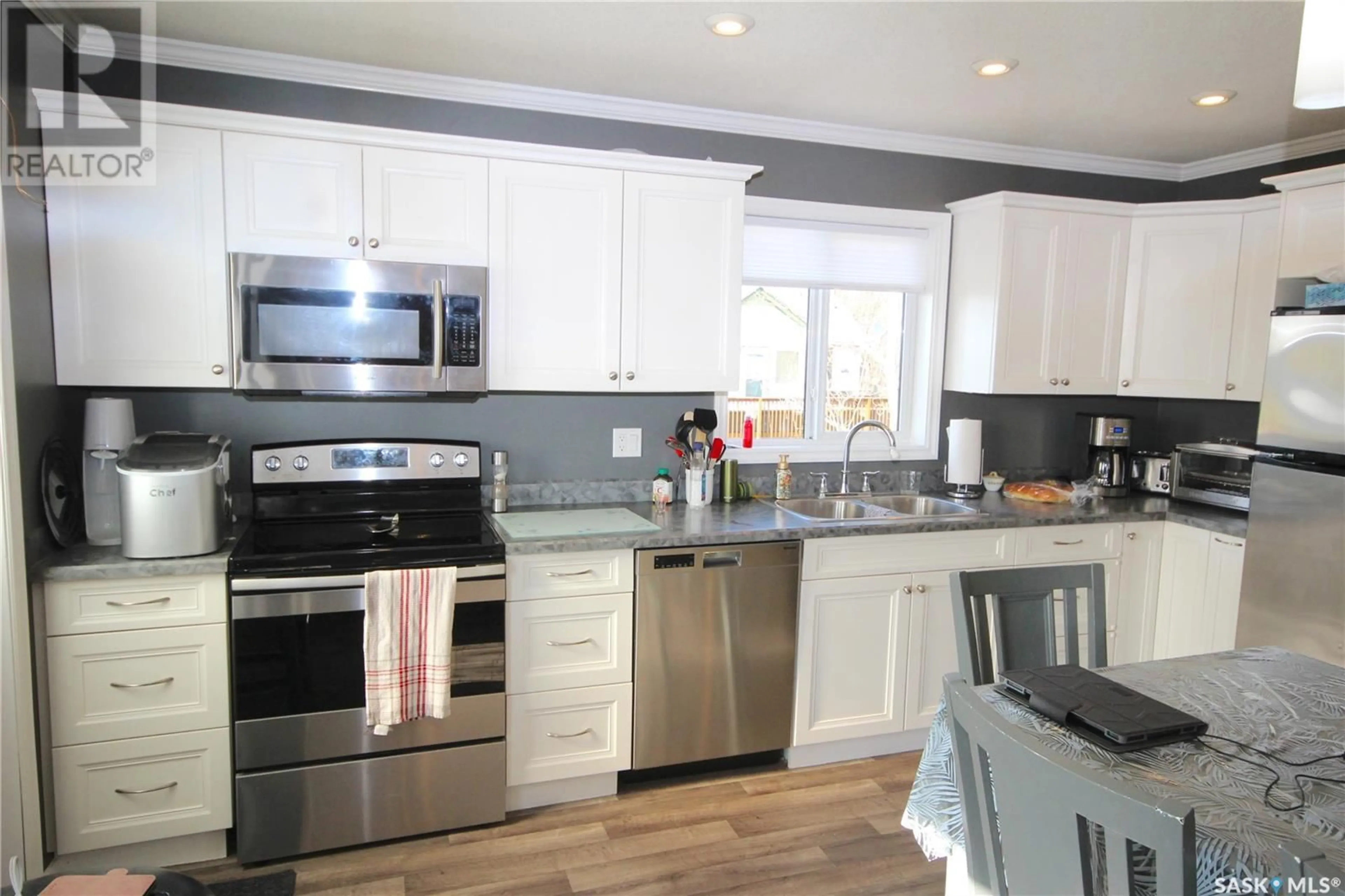 Open concept kitchen, unknown for 825 PARK DRIVE, Good Lake Rm No. 274 Saskatchewan S0A0L0