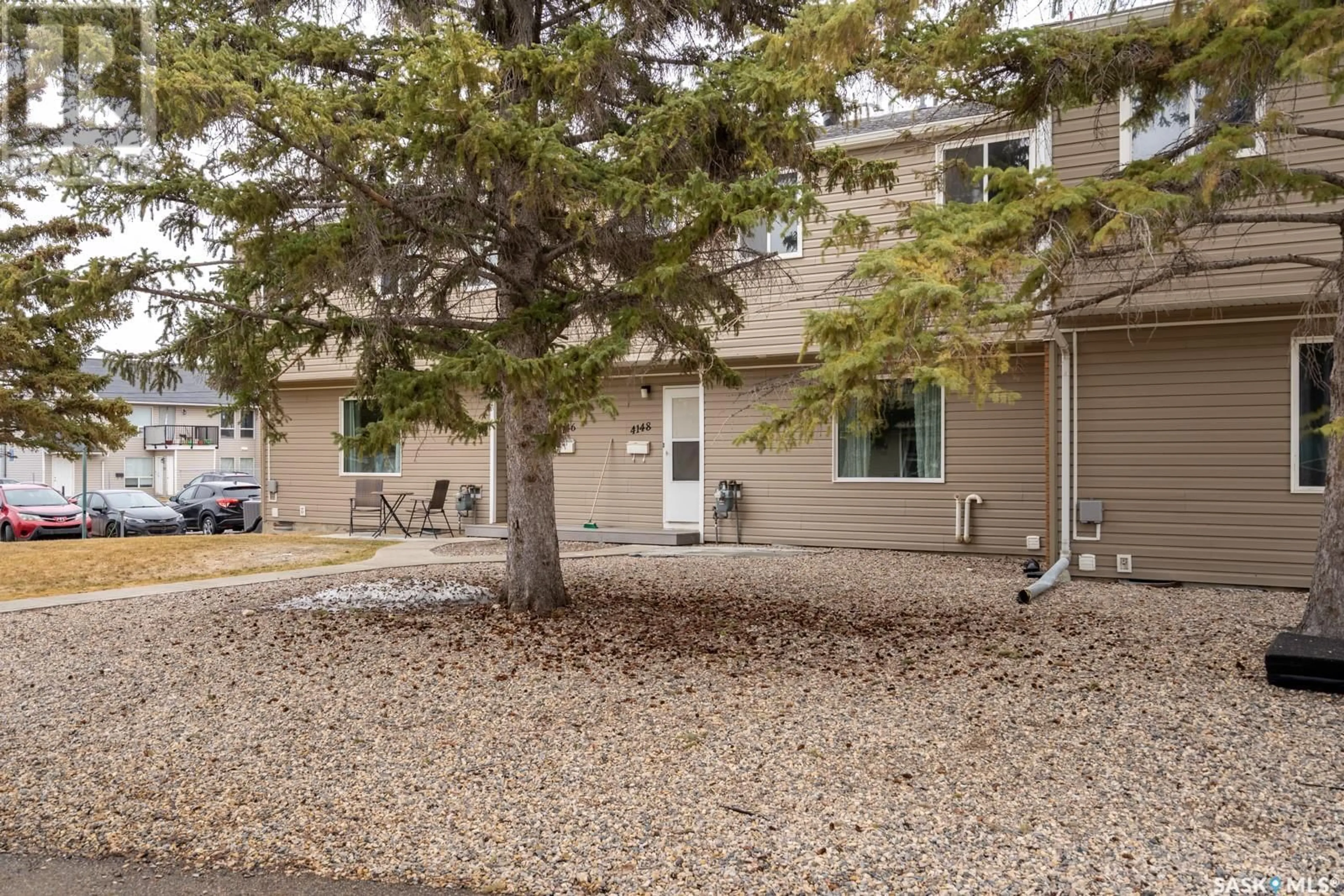 Patio, street for 4148 CASTLE ROAD, Regina Saskatchewan S4S6A4