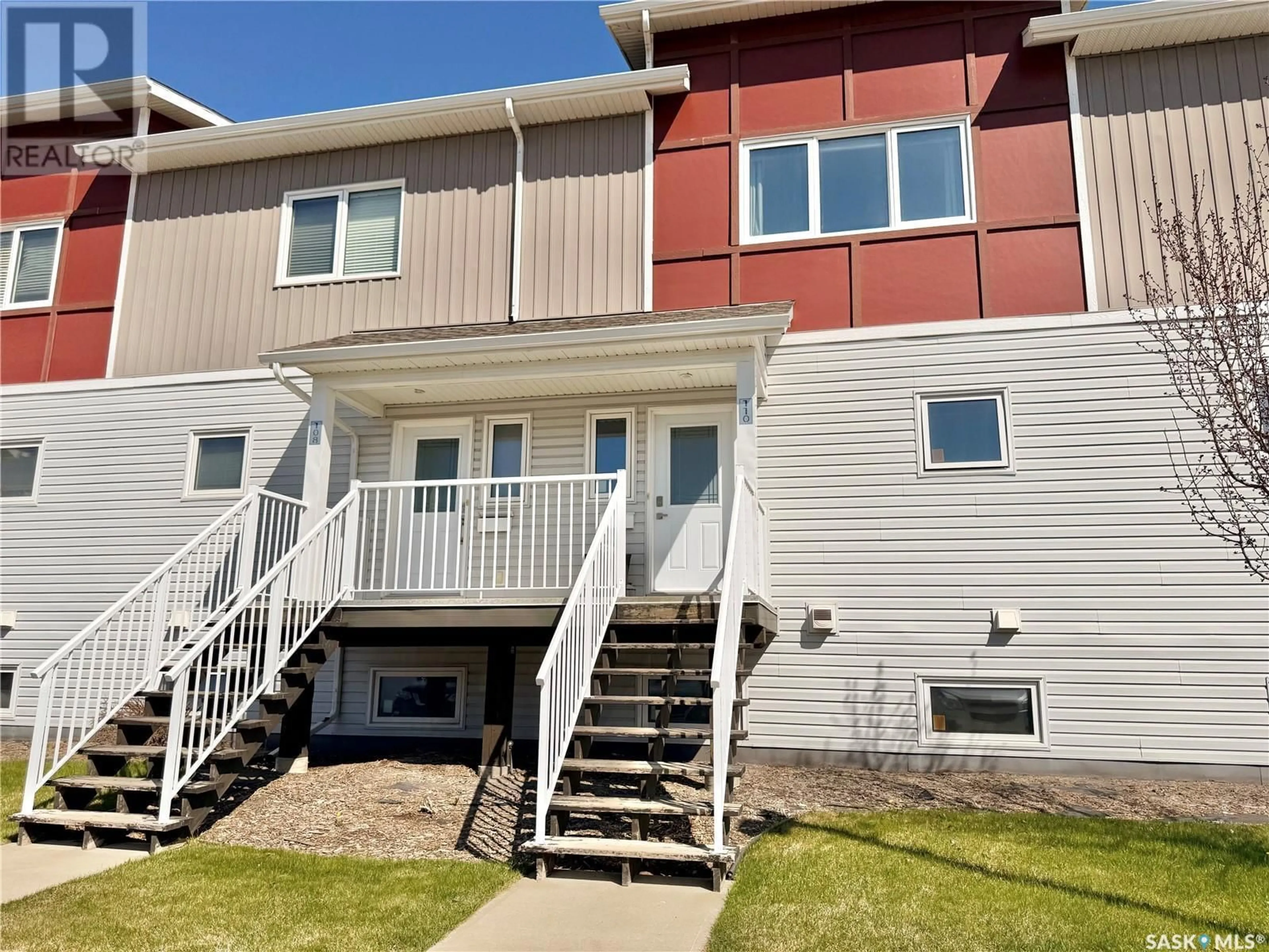 Home with vinyl exterior material, building for 110 225 HASSARD CLOSE, Saskatoon Saskatchewan S7L2W8