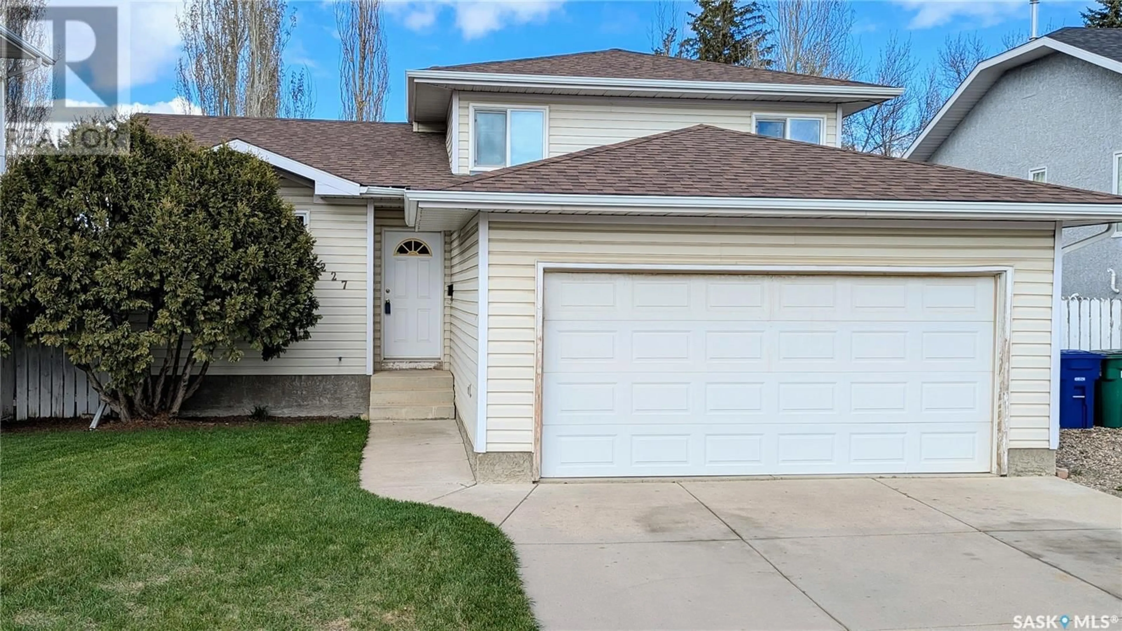 Home with vinyl exterior material, street for 227 KONIHOWSKI ROAD, Saskatoon Saskatchewan S7S1B2