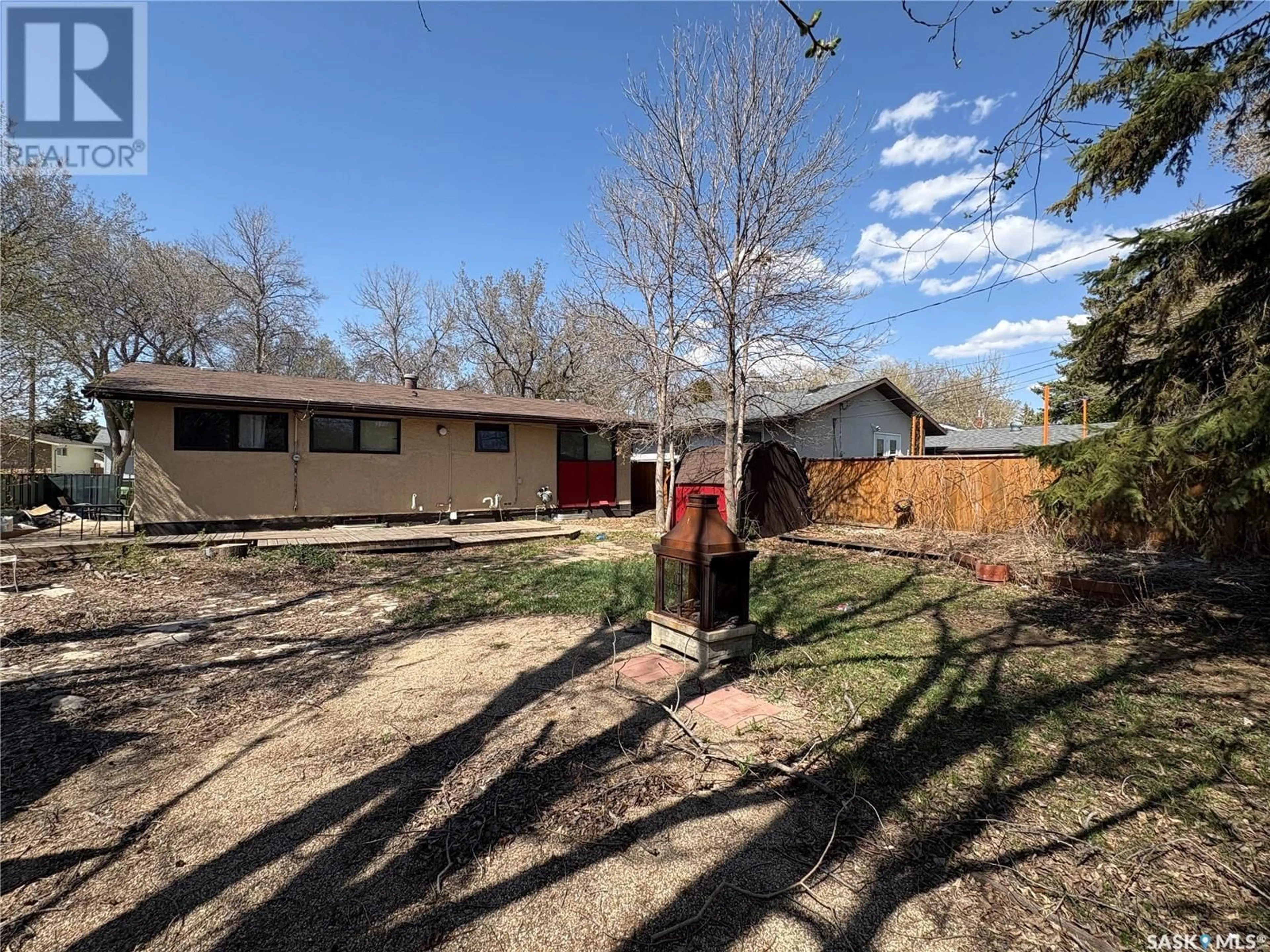 A pic from outside/outdoor area/front of a property/back of a property/a pic from drone, street for 819 SHANNON ROAD, Regina Saskatchewan S4S5K1