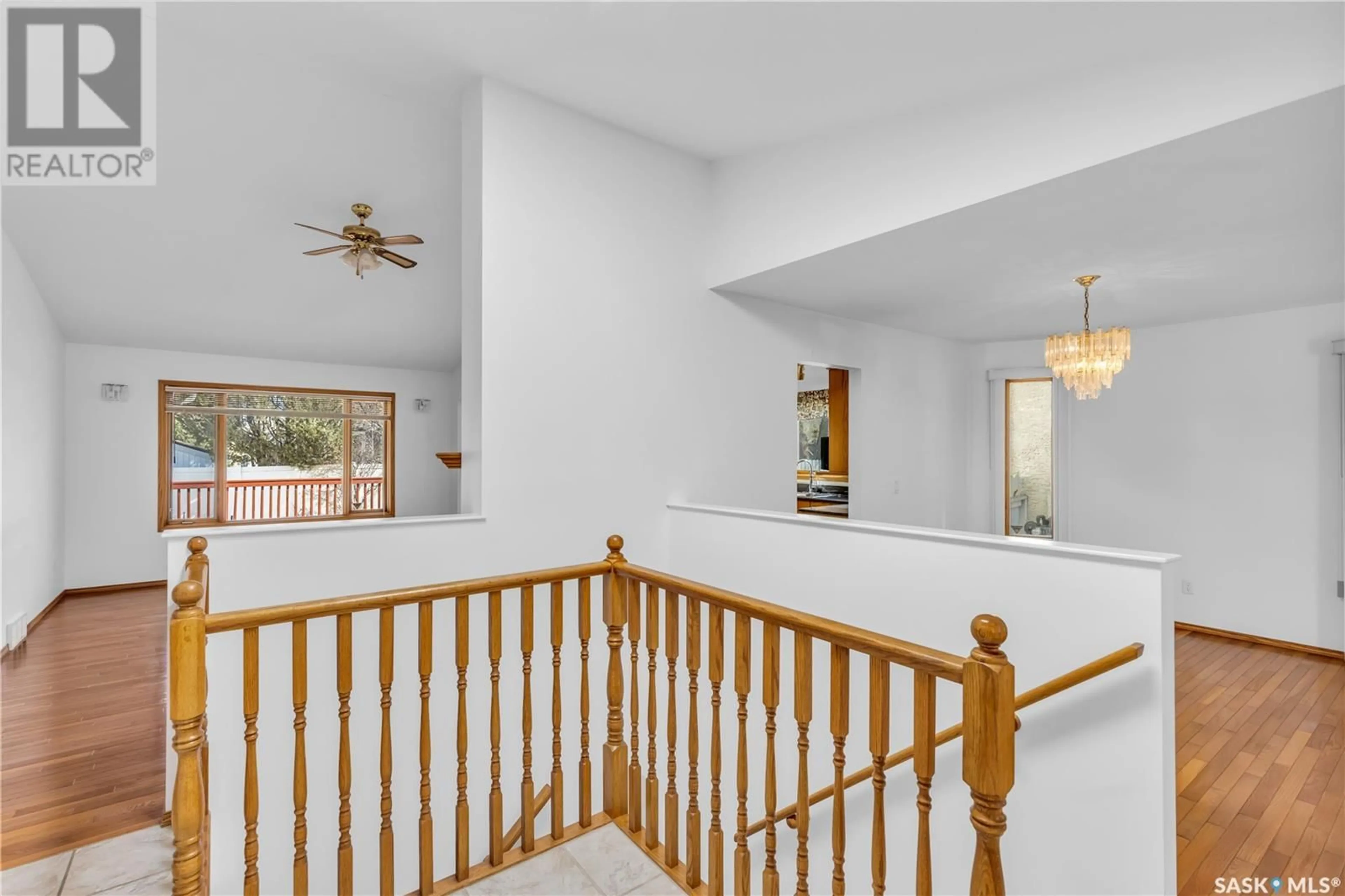Indoor foyer for 114 BLACKTHORN CRESCENT, Saskatoon Saskatchewan S7V1B1