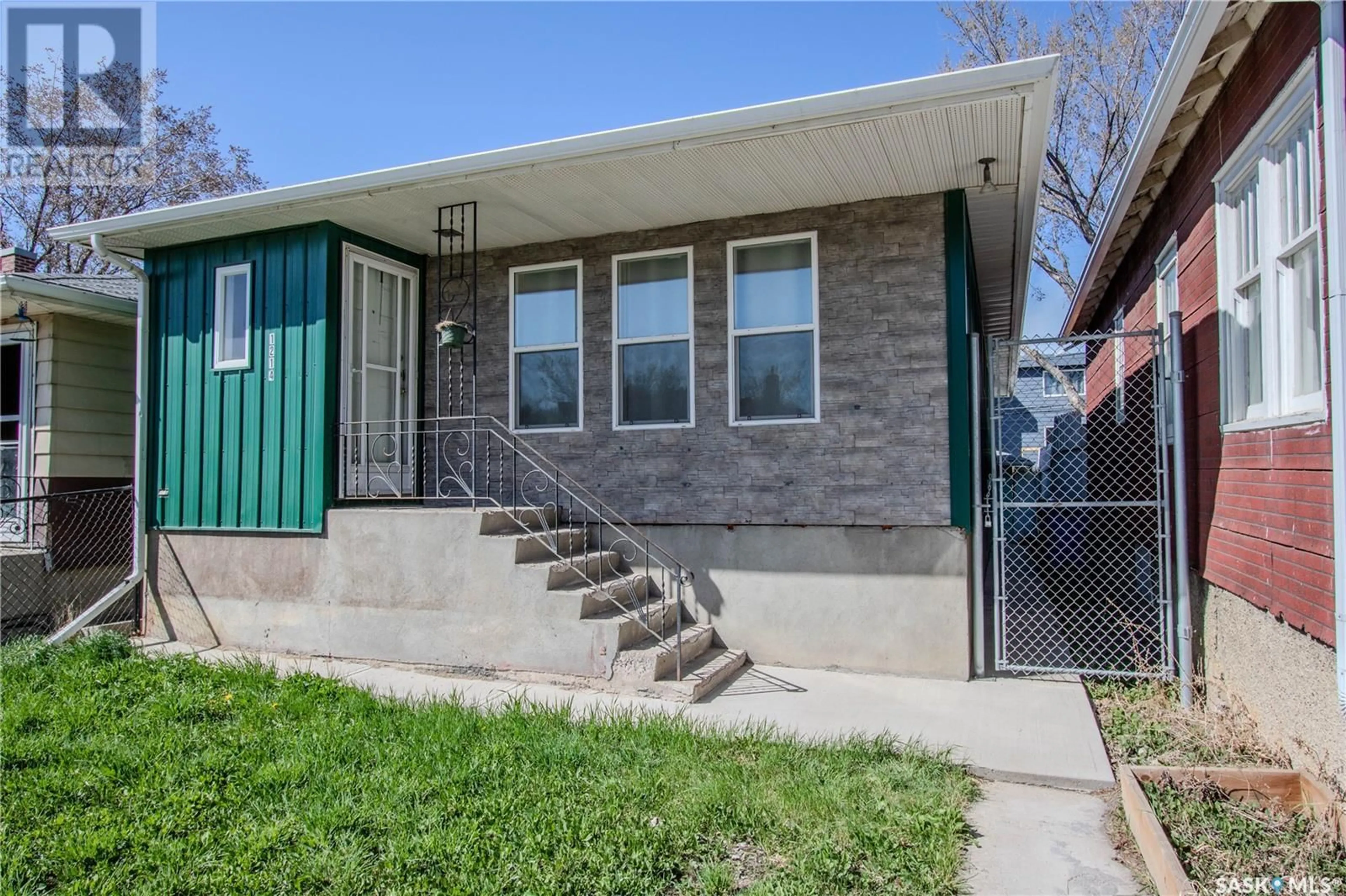 Home with vinyl exterior material, street for 1214 VICTORIA AVENUE, Regina Saskatchewan S4P0N9