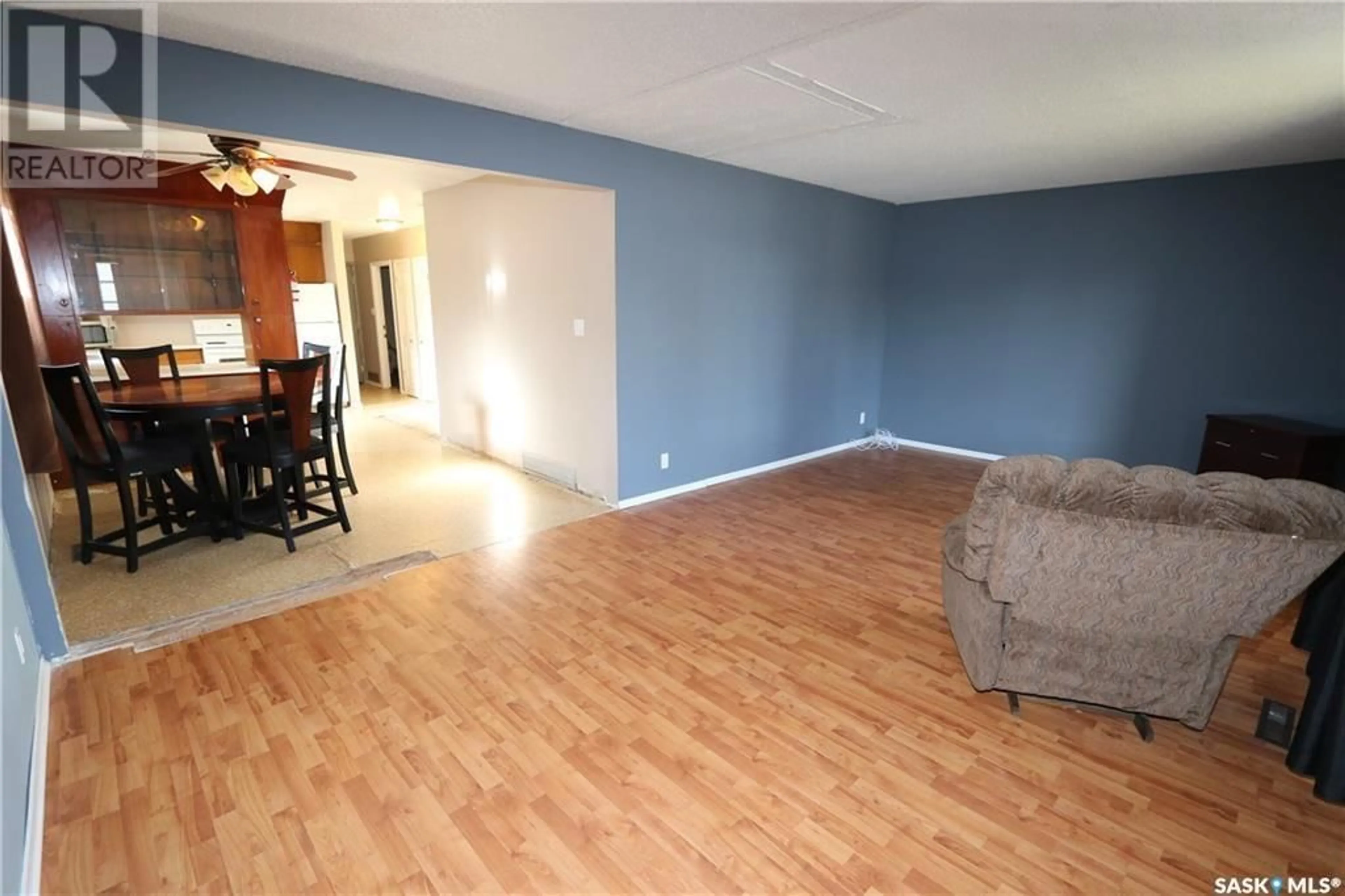 A pic of a room for 1214 VICTORIA AVENUE, Regina Saskatchewan S4P0N9