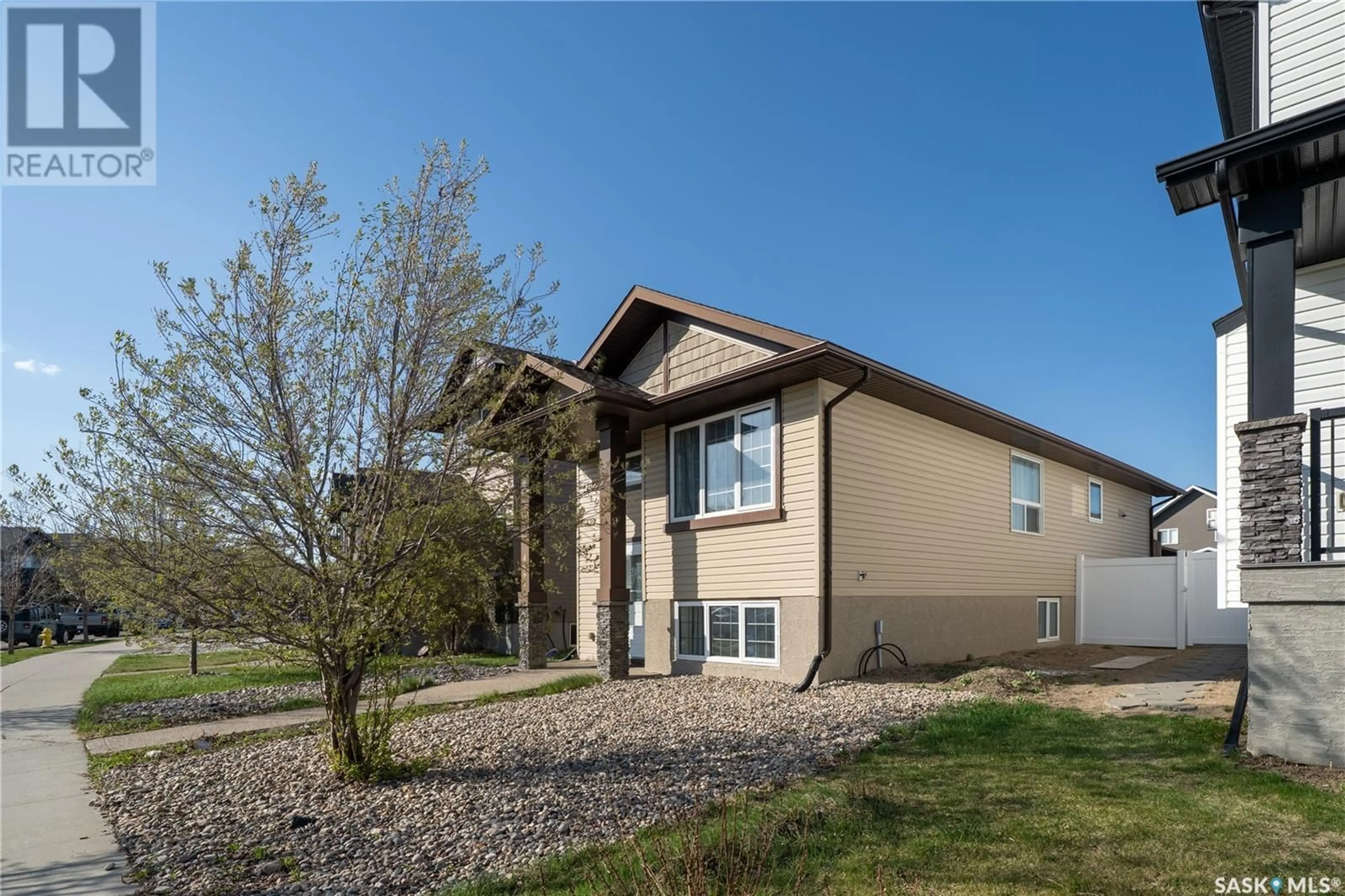 Home with vinyl exterior material, unknown for 4661 JAMES HILL ROAD, Regina Saskatchewan S4W0C7