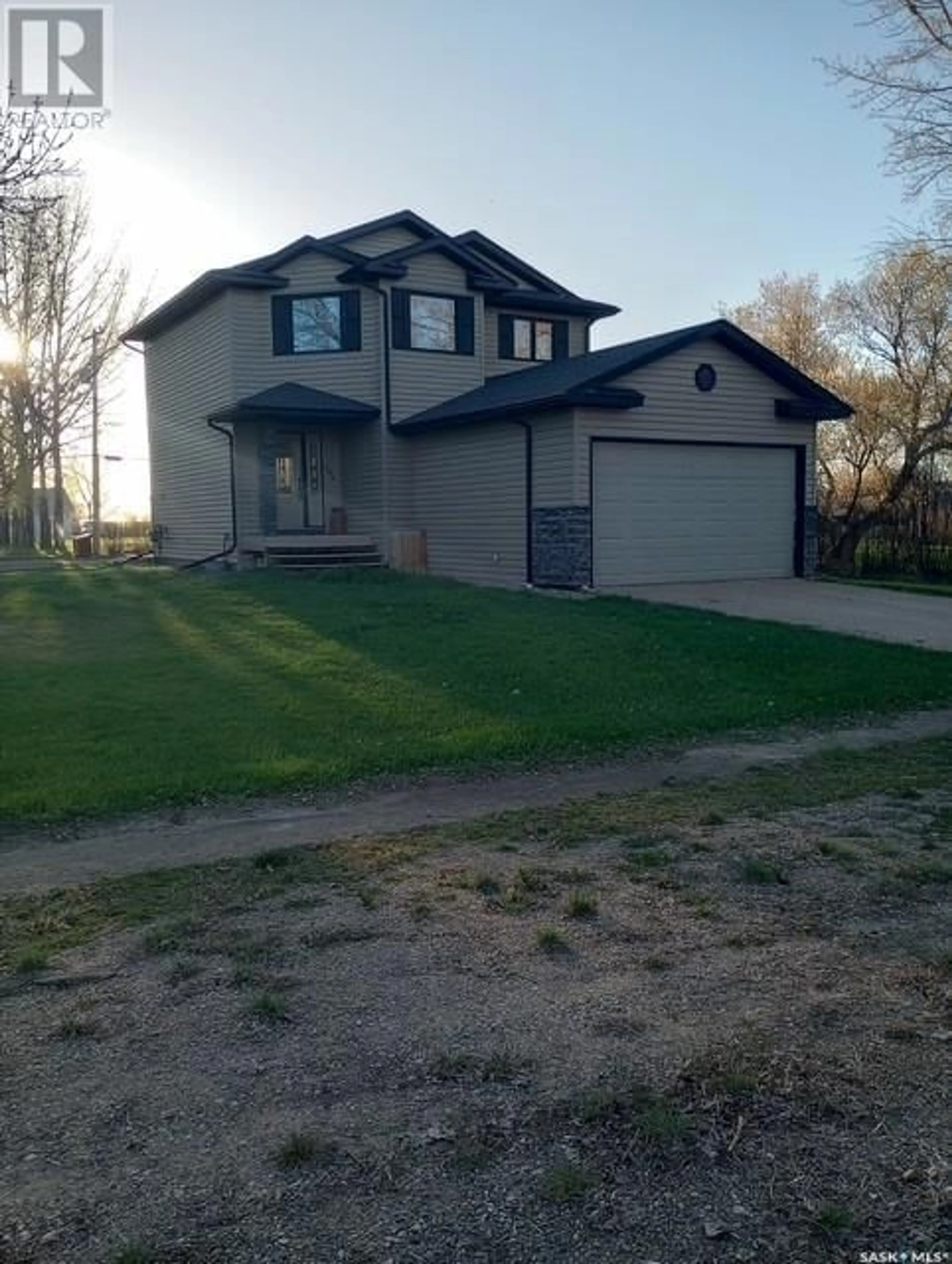Unknown for 106 2ND AVENUE, Lucky Lake Saskatchewan S0L1Z0