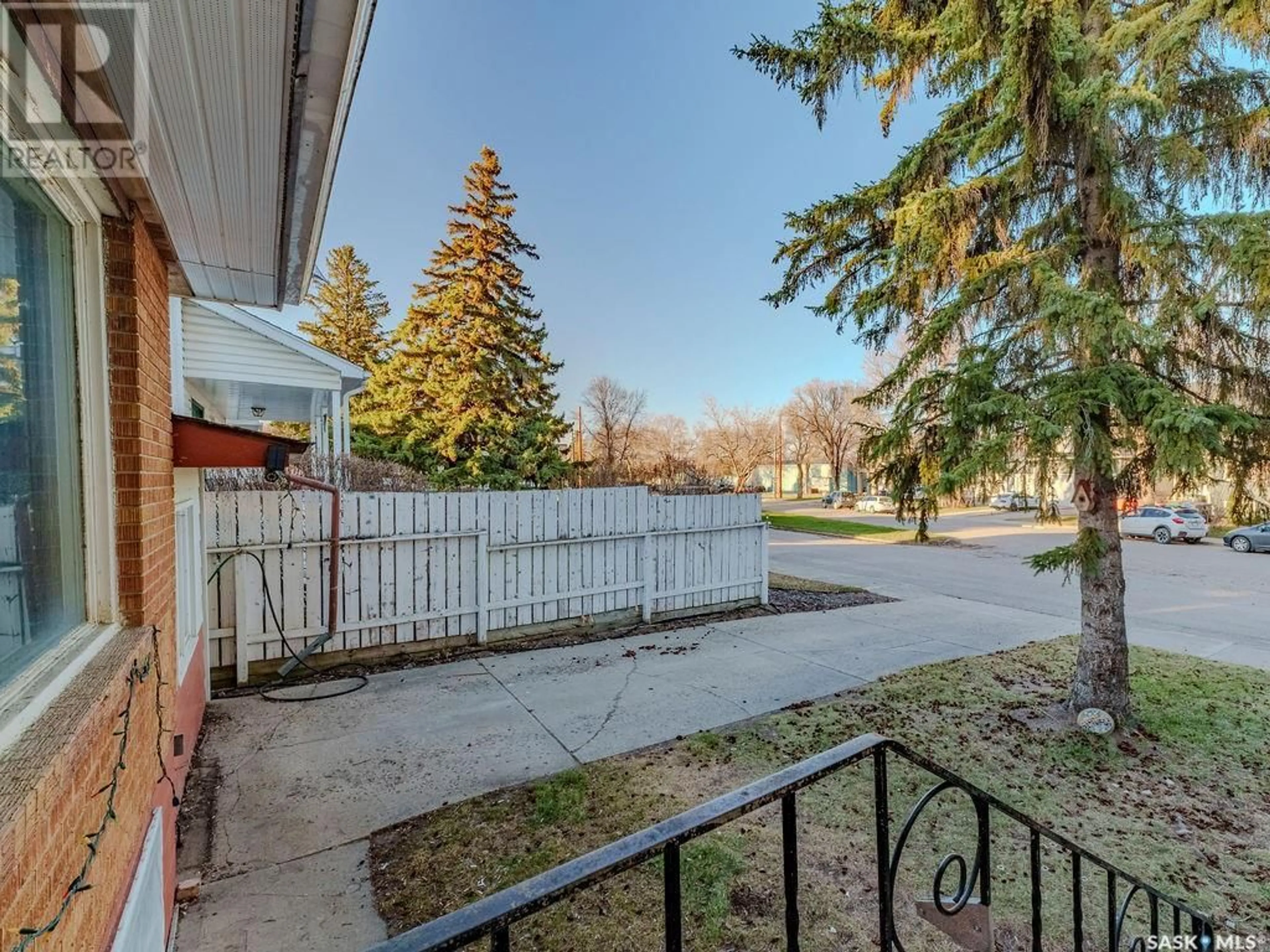 Patio, street for 1525 EMPRESS AVENUE, Saskatoon Saskatchewan S7K3G4