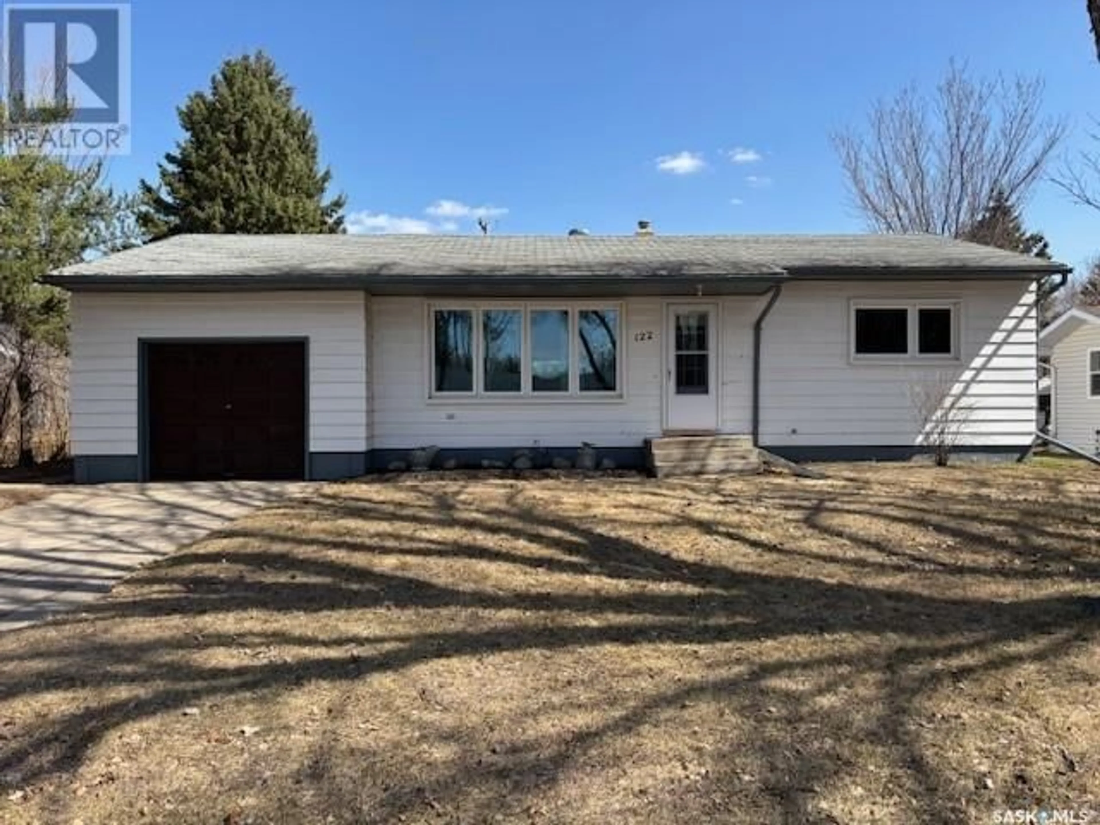Home with vinyl exterior material, street for 122 MARY STREET, Canora Saskatchewan S0A0L0