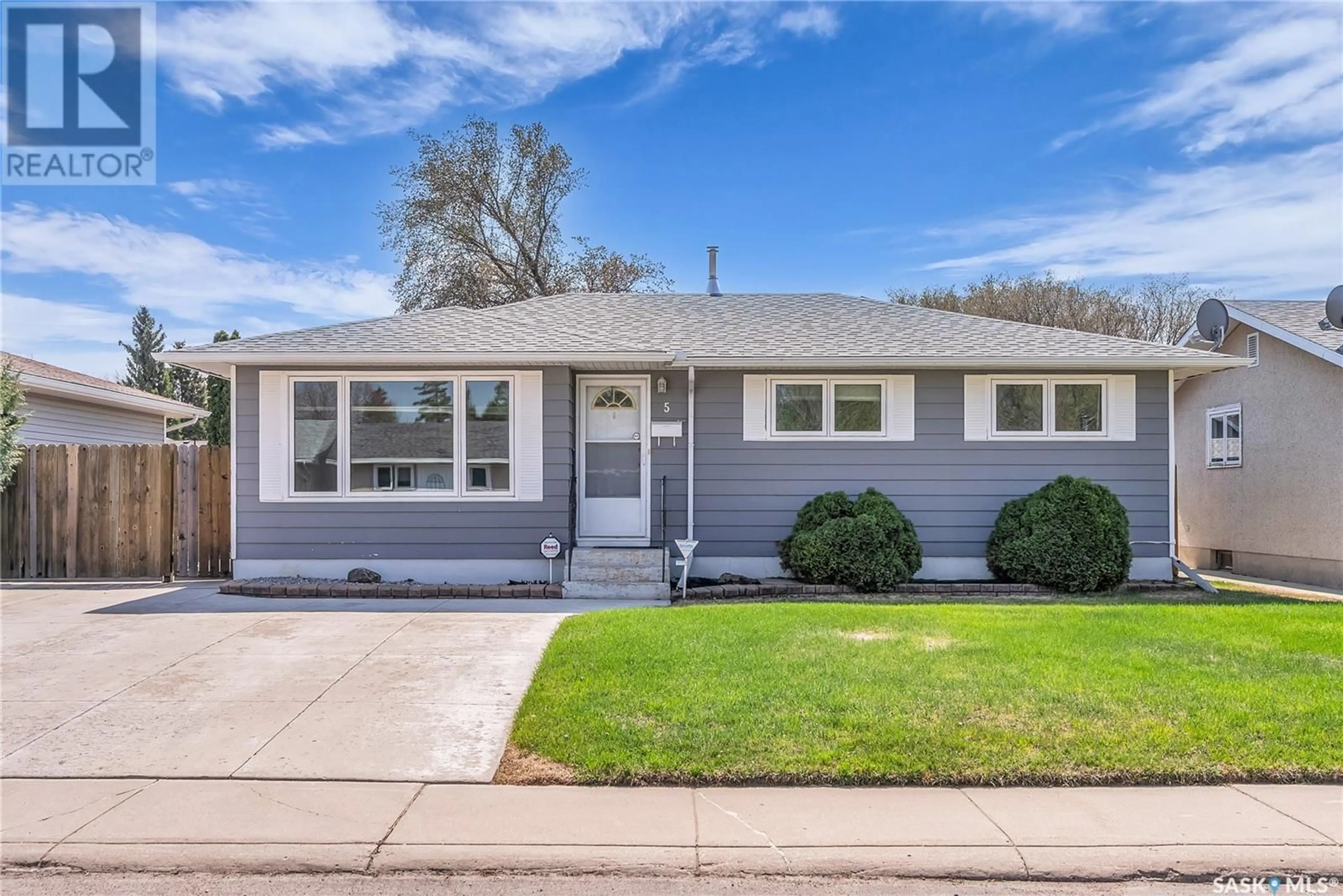 Home with vinyl exterior material, street for 5 NICHOLSON PLACE, Saskatoon Saskatchewan S7L4G7