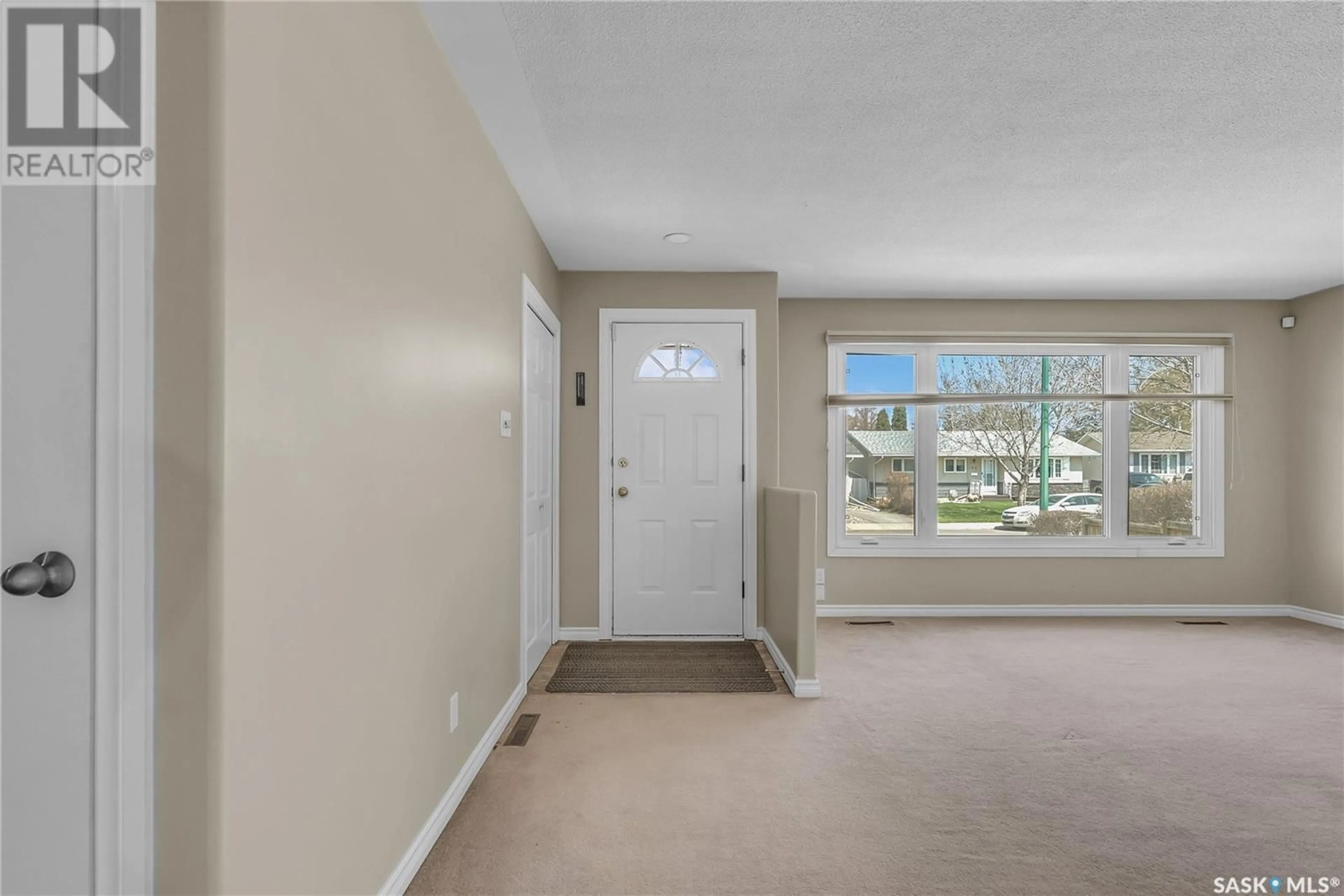 Indoor entryway for 5 NICHOLSON PLACE, Saskatoon Saskatchewan S7L4G7