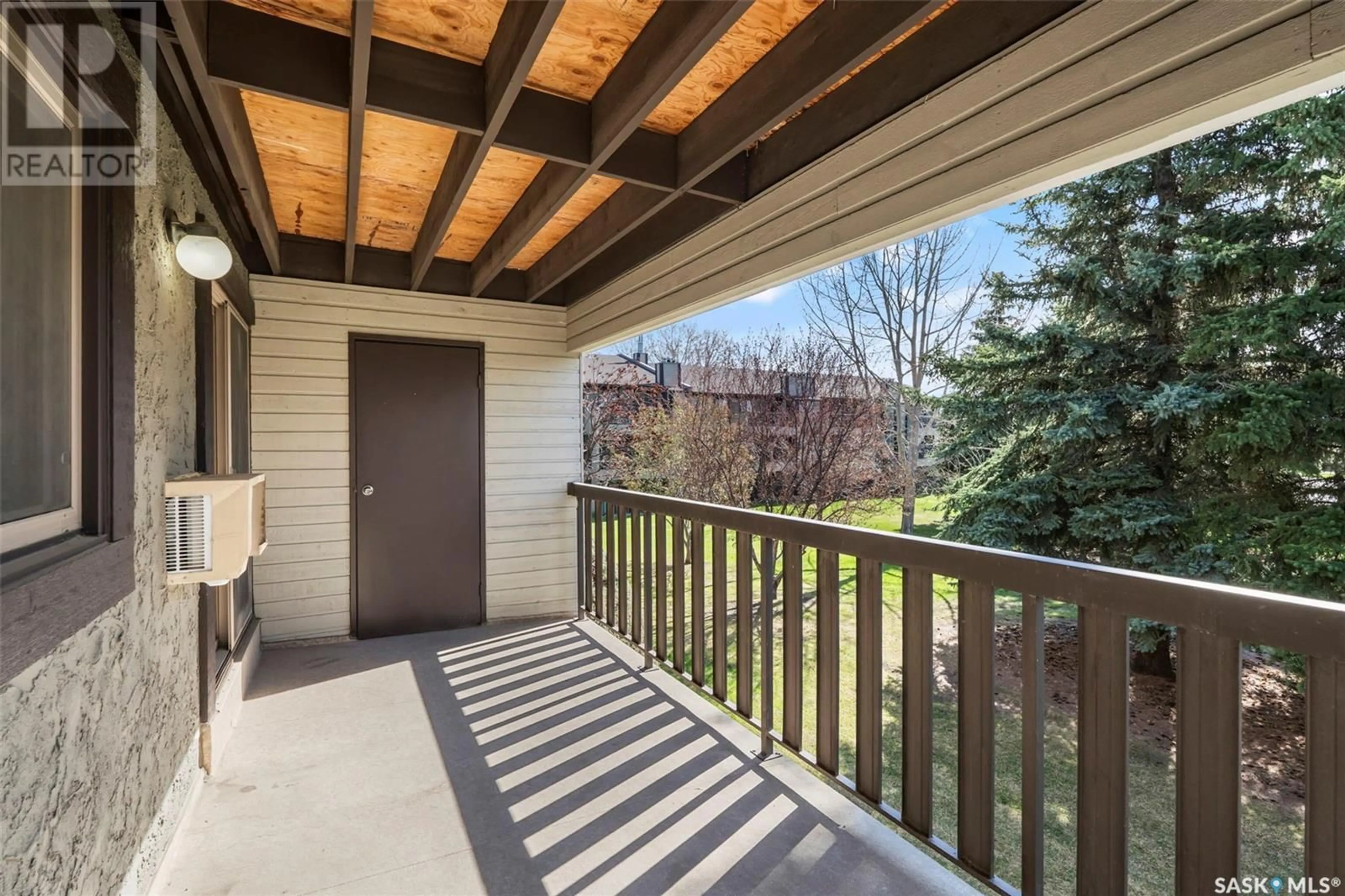 Patio, water/lake/river/ocean view for 204 130 EDINBURGH PLACE, Saskatoon Saskatchewan S7H5J7
