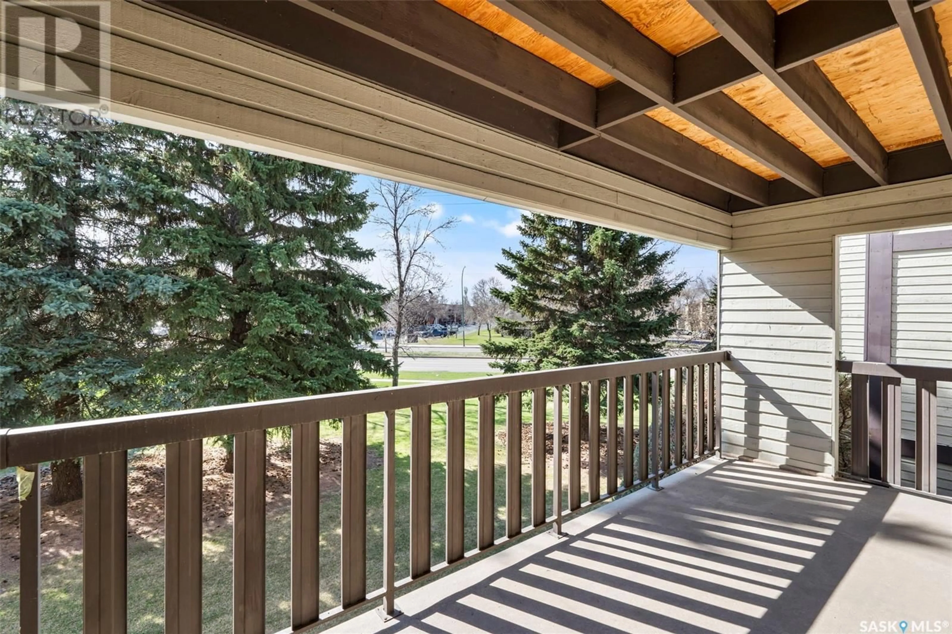 Patio, water/lake/river/ocean view for 204 130 EDINBURGH PLACE, Saskatoon Saskatchewan S7H5J7