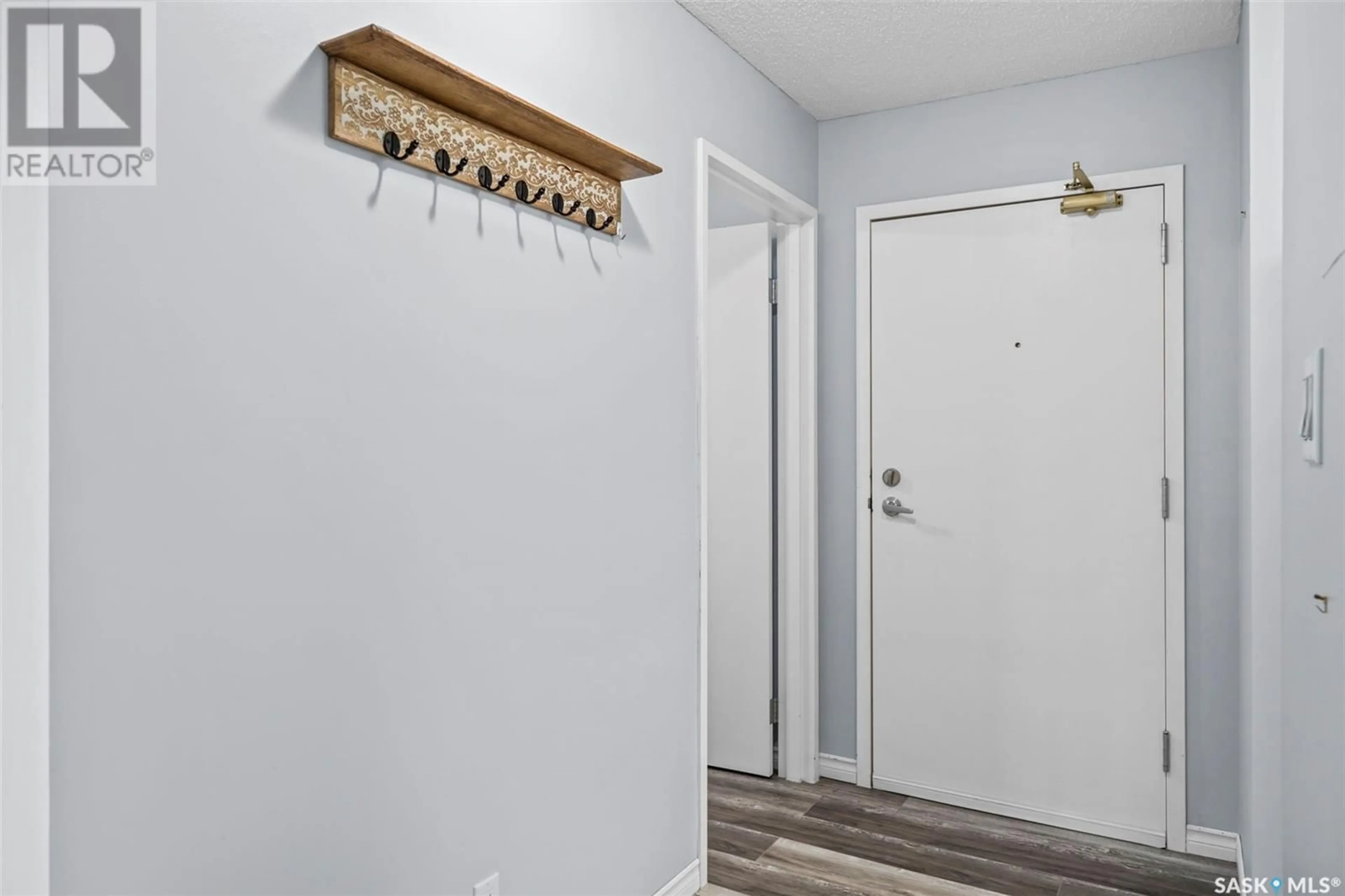 Indoor entryway for 204 130 EDINBURGH PLACE, Saskatoon Saskatchewan S7H5J7