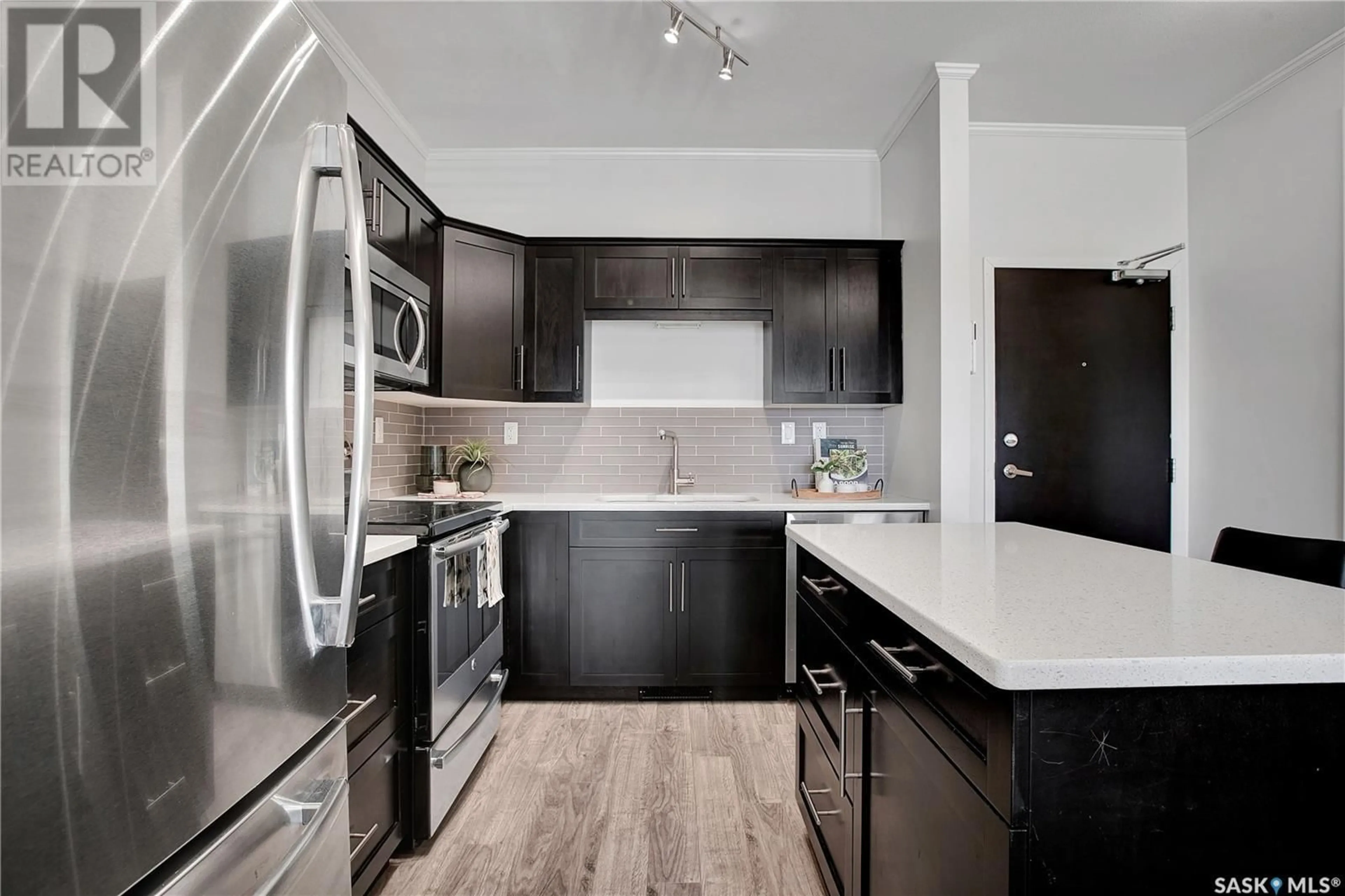 Contemporary kitchen, unknown for 102 545 HASSARD CLOSE, Saskatoon Saskatchewan S7L6V3