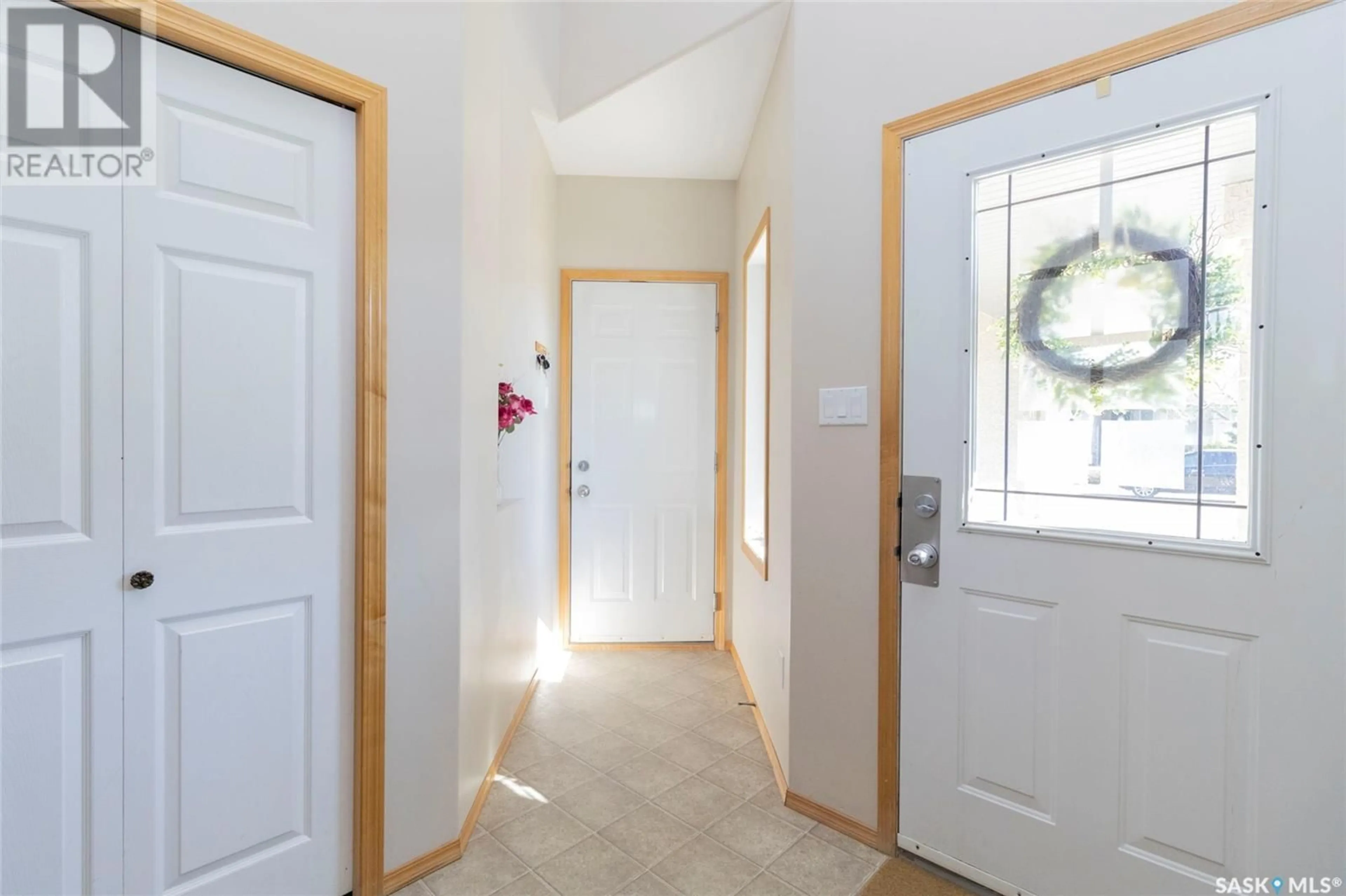 Indoor entryway for 304 BROOKLYN CRESCENT, Warman Saskatchewan S0K0A1