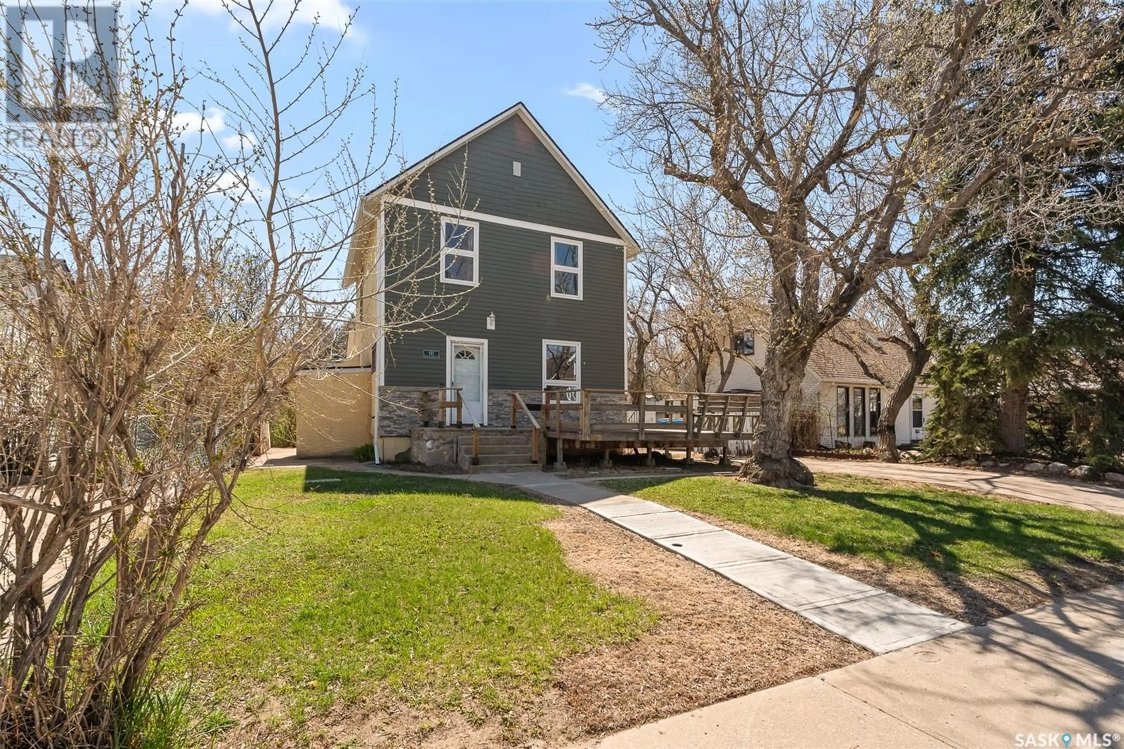A pic from outside/outdoor area/front of a property/back of a property/a pic from drone, street for 121 LILLOOET STREET E, Moose Jaw Saskatchewan S6H4S6