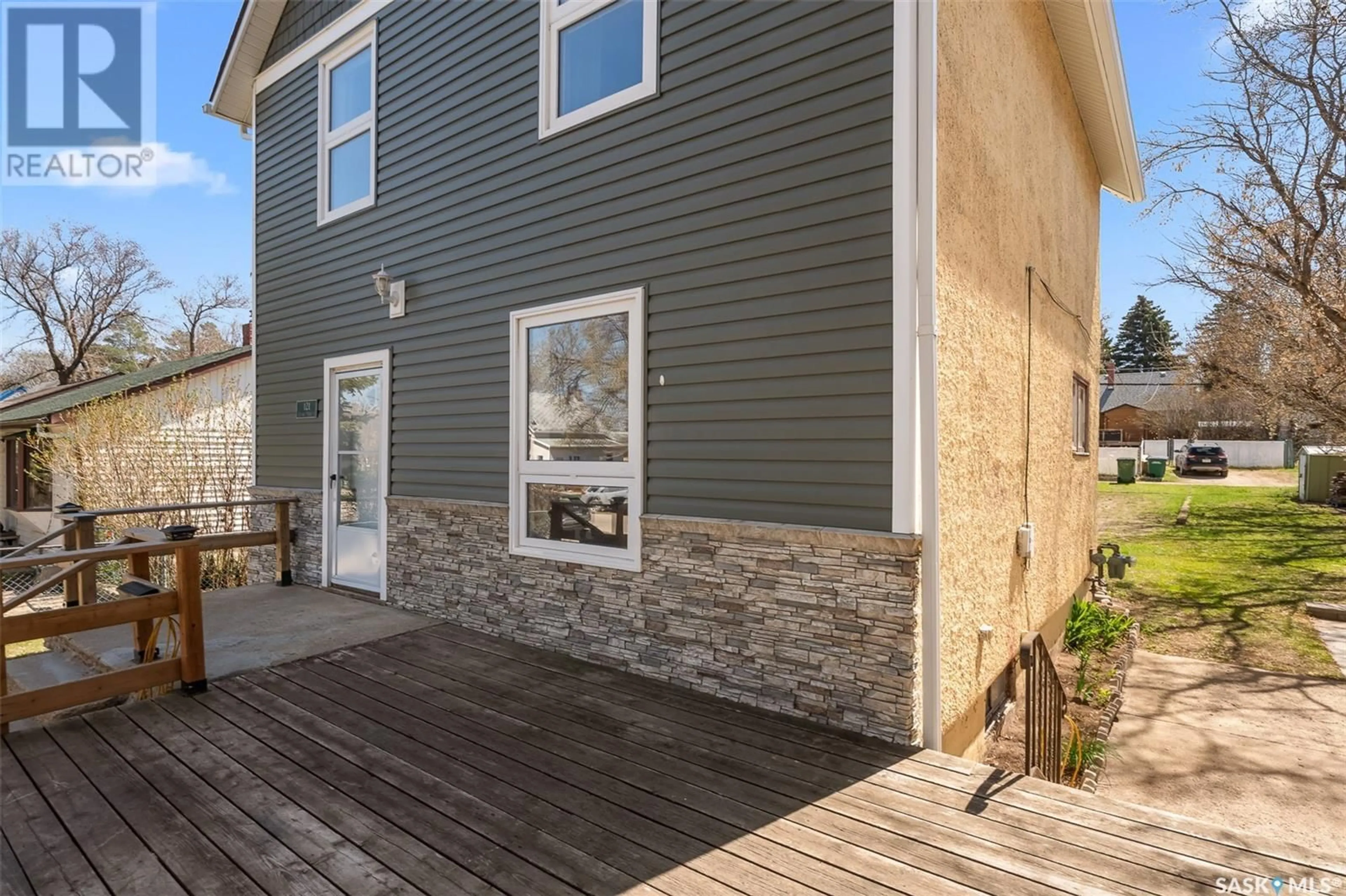 Home with vinyl exterior material, street for 121 LILLOOET STREET E, Moose Jaw Saskatchewan S6H4S6