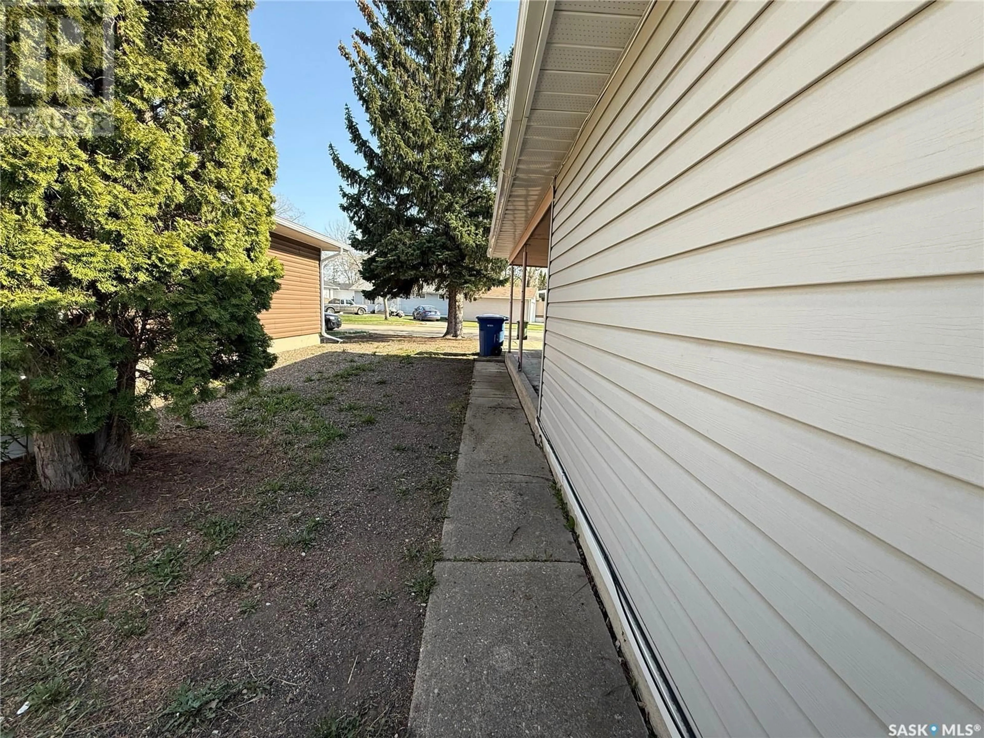 Unknown for 1150 FRANCIS STREET, Moose Jaw Saskatchewan S6H3B7