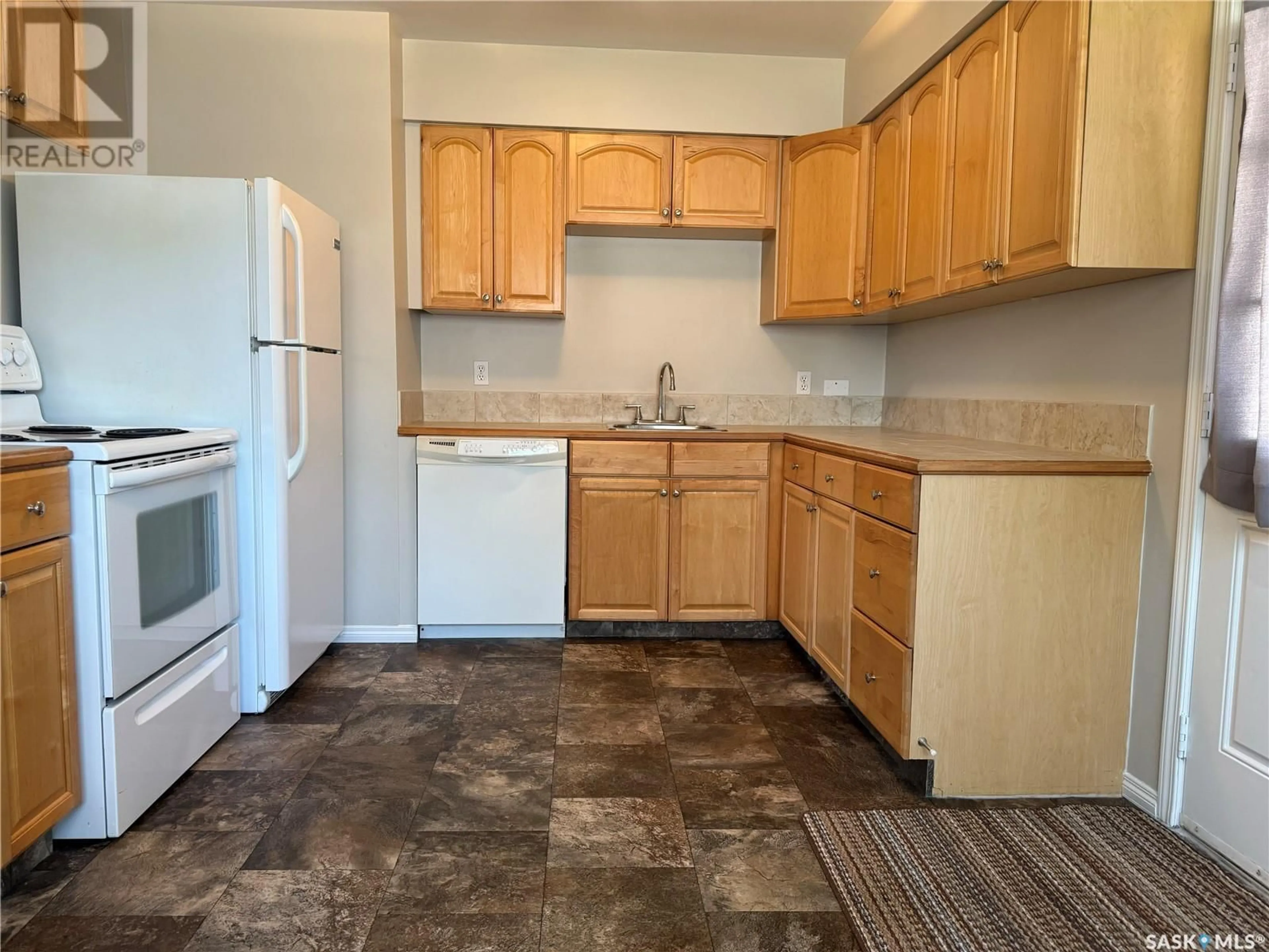 Standard kitchen, unknown for 1150 FRANCIS STREET, Moose Jaw Saskatchewan S6H3B7