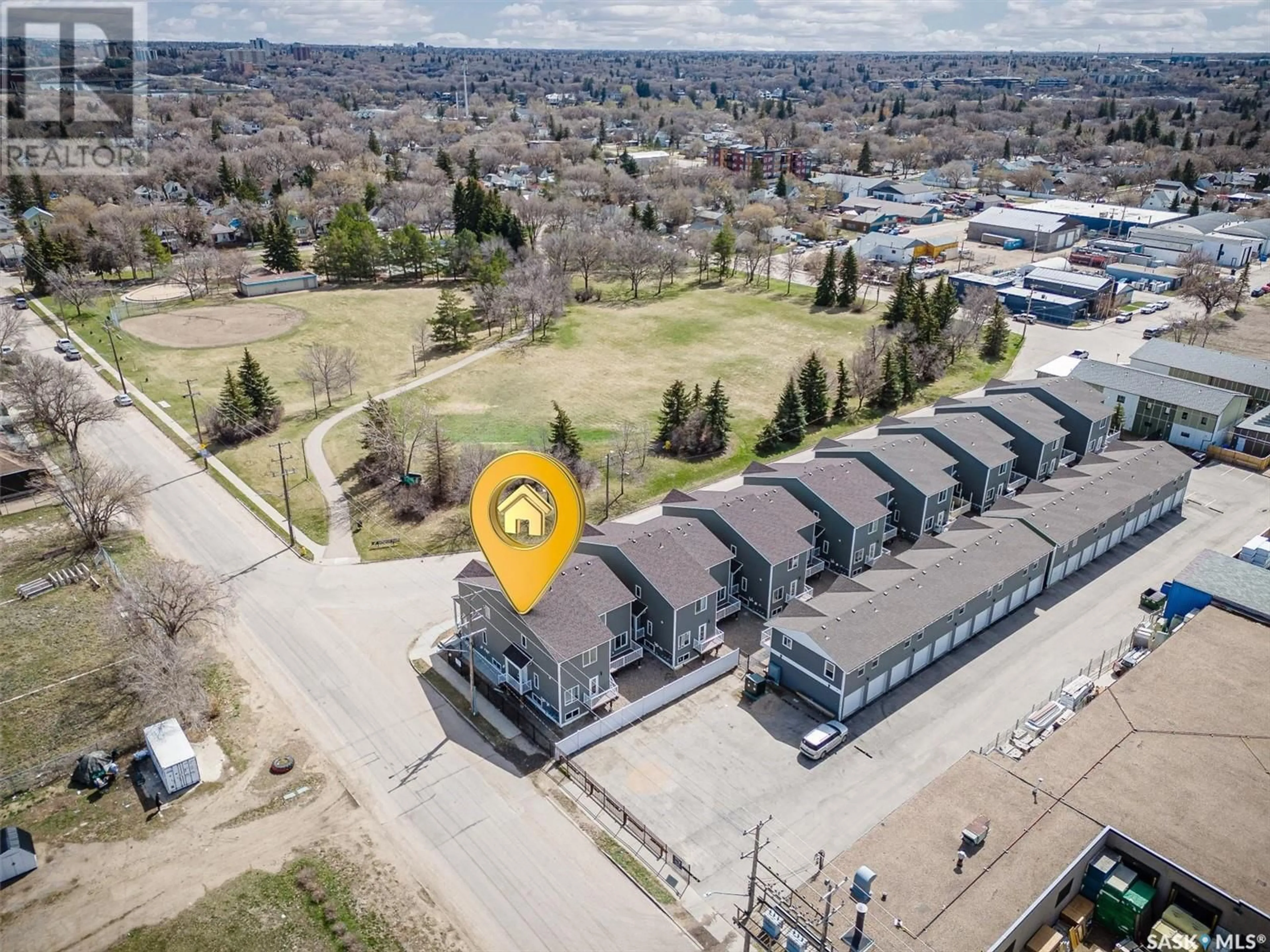 A pic from outside/outdoor area/front of a property/back of a property/a pic from drone, street for 413 L AVENUE, Saskatoon Saskatchewan S7M5Y6