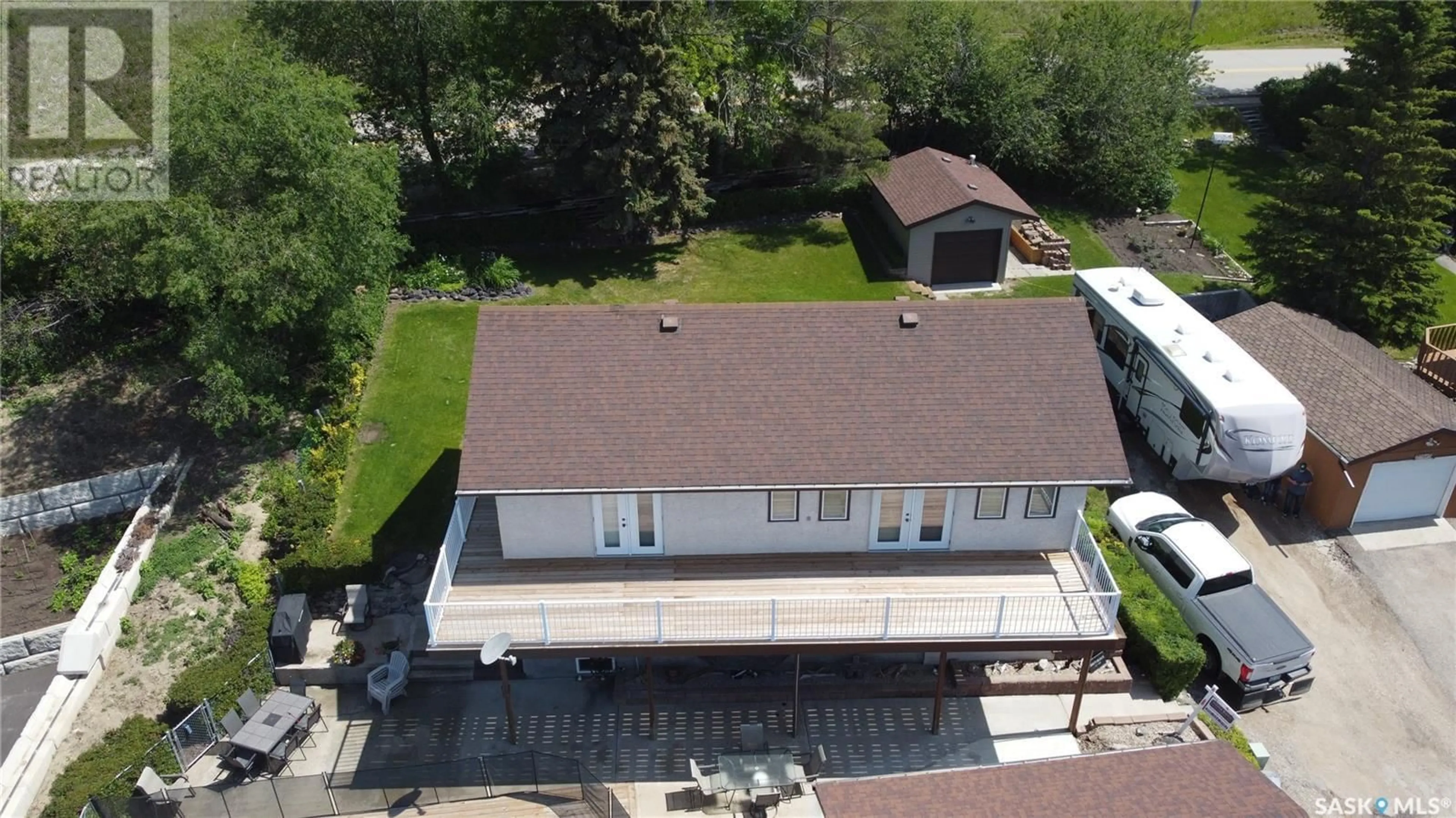 A pic from outside/outdoor area/front of a property/back of a property/a pic from drone, building for 471 LAKE ROAD, Fort San Saskatchewan S0G1S0