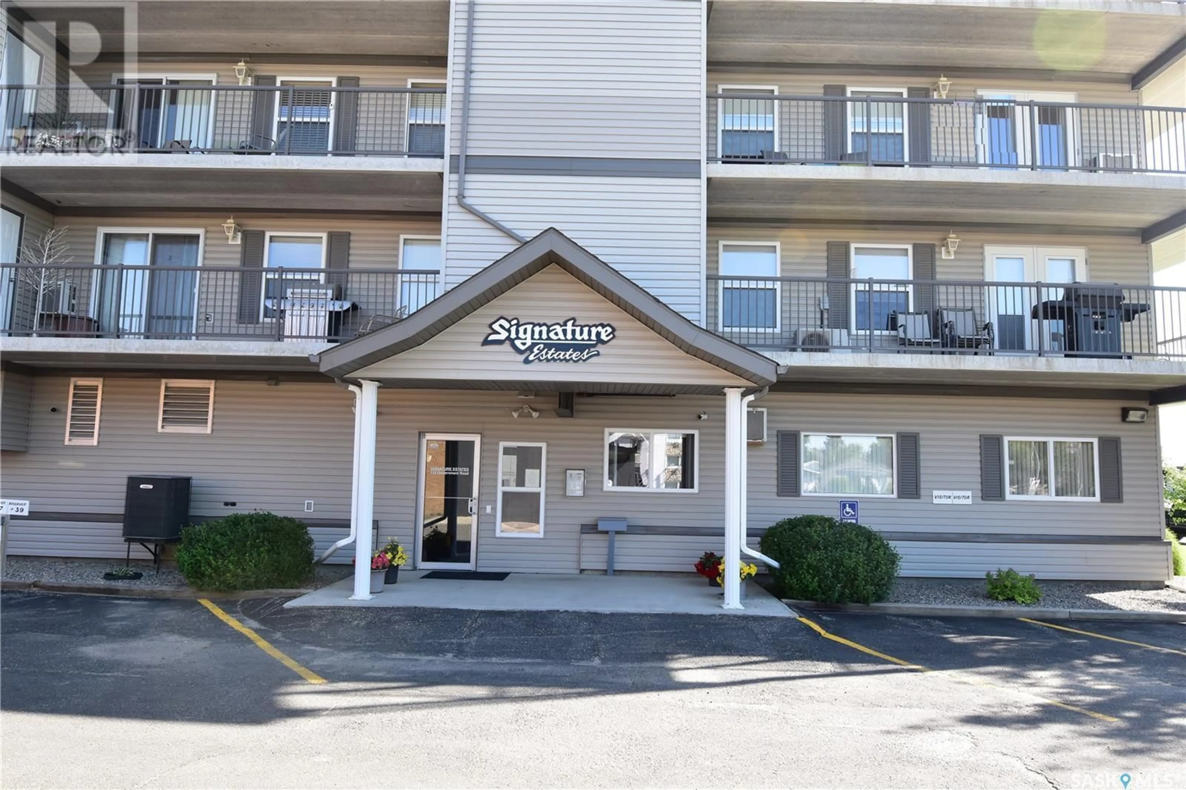 Indoor foyer for 203 - 122 GOVERNMENT ROAD, Weyburn Saskatchewan S4H0P1