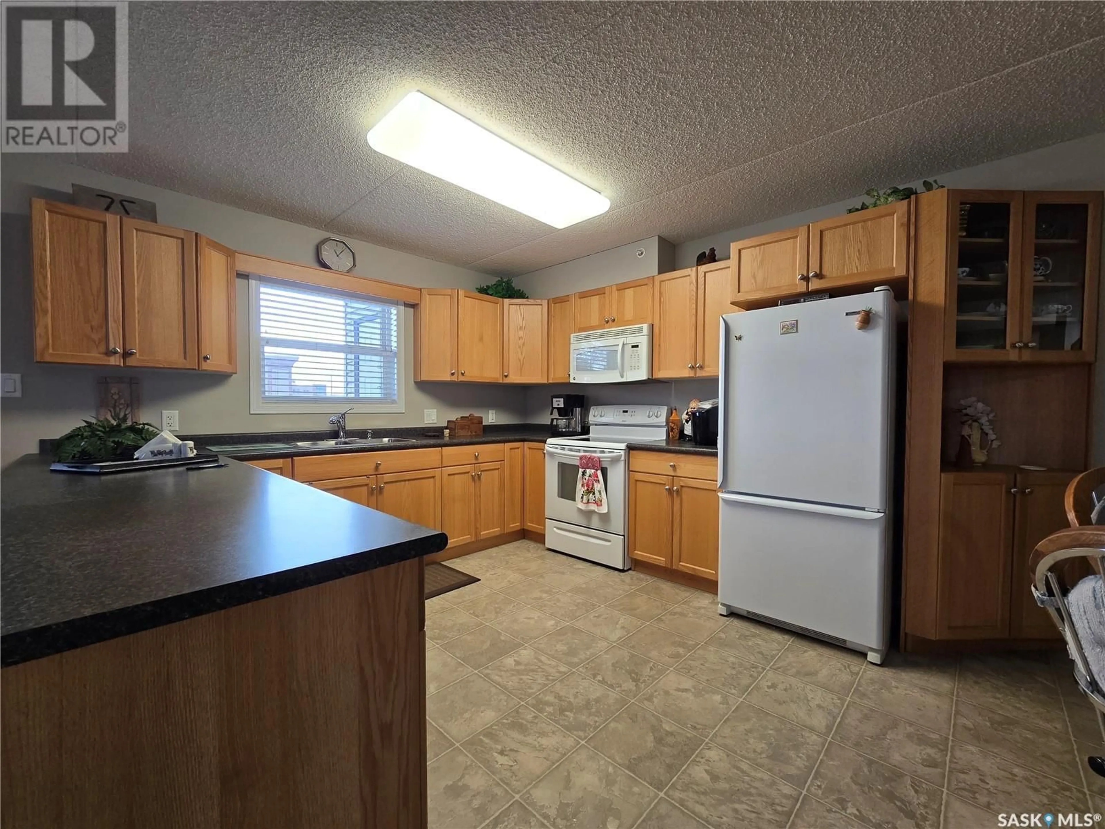 Standard kitchen, unknown for 203 - 122 GOVERNMENT ROAD, Weyburn Saskatchewan S4H0P1