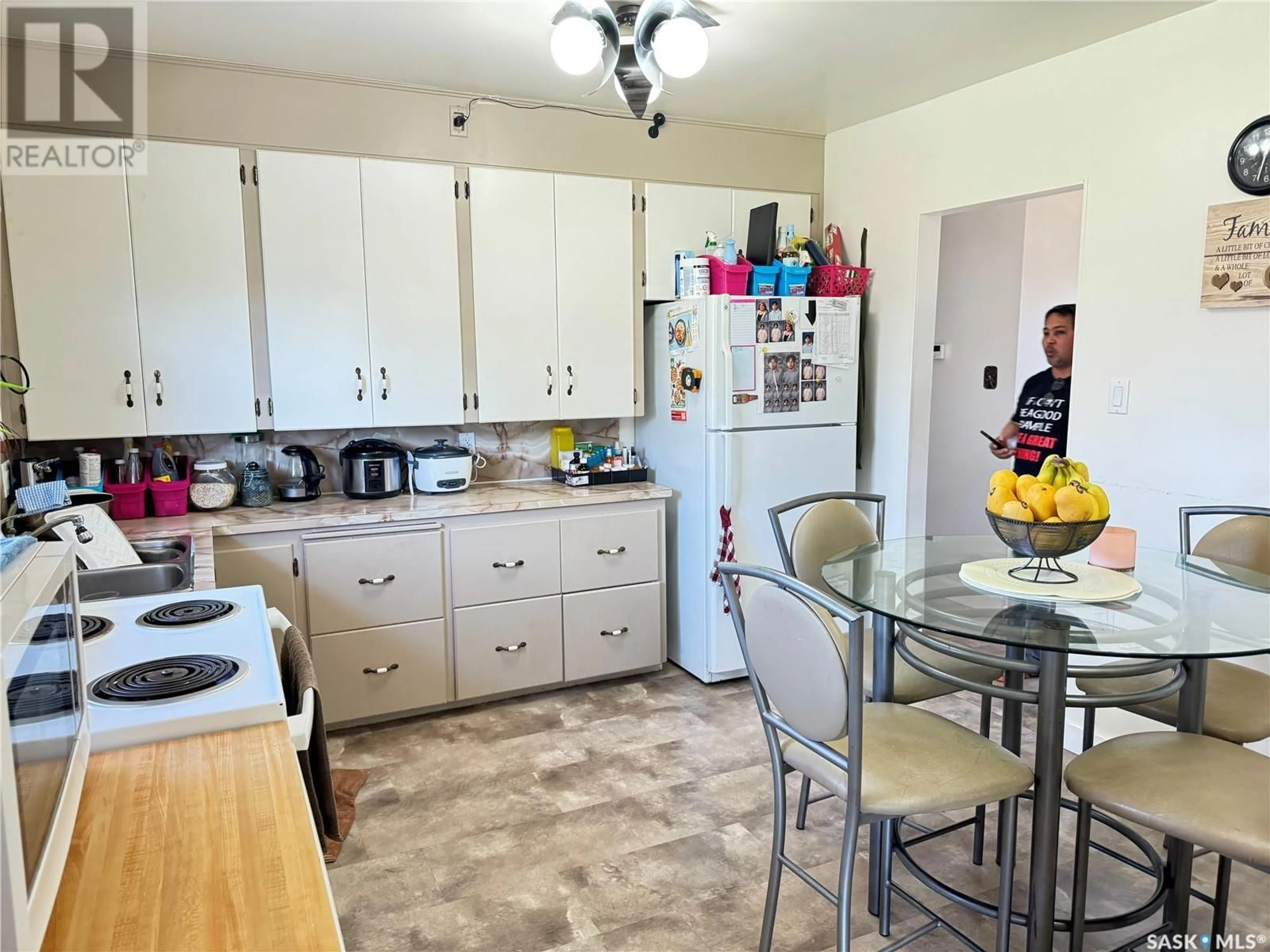 Standard kitchen, unknown for 1023 10TH STREET, Humboldt Saskatchewan S0K2A0