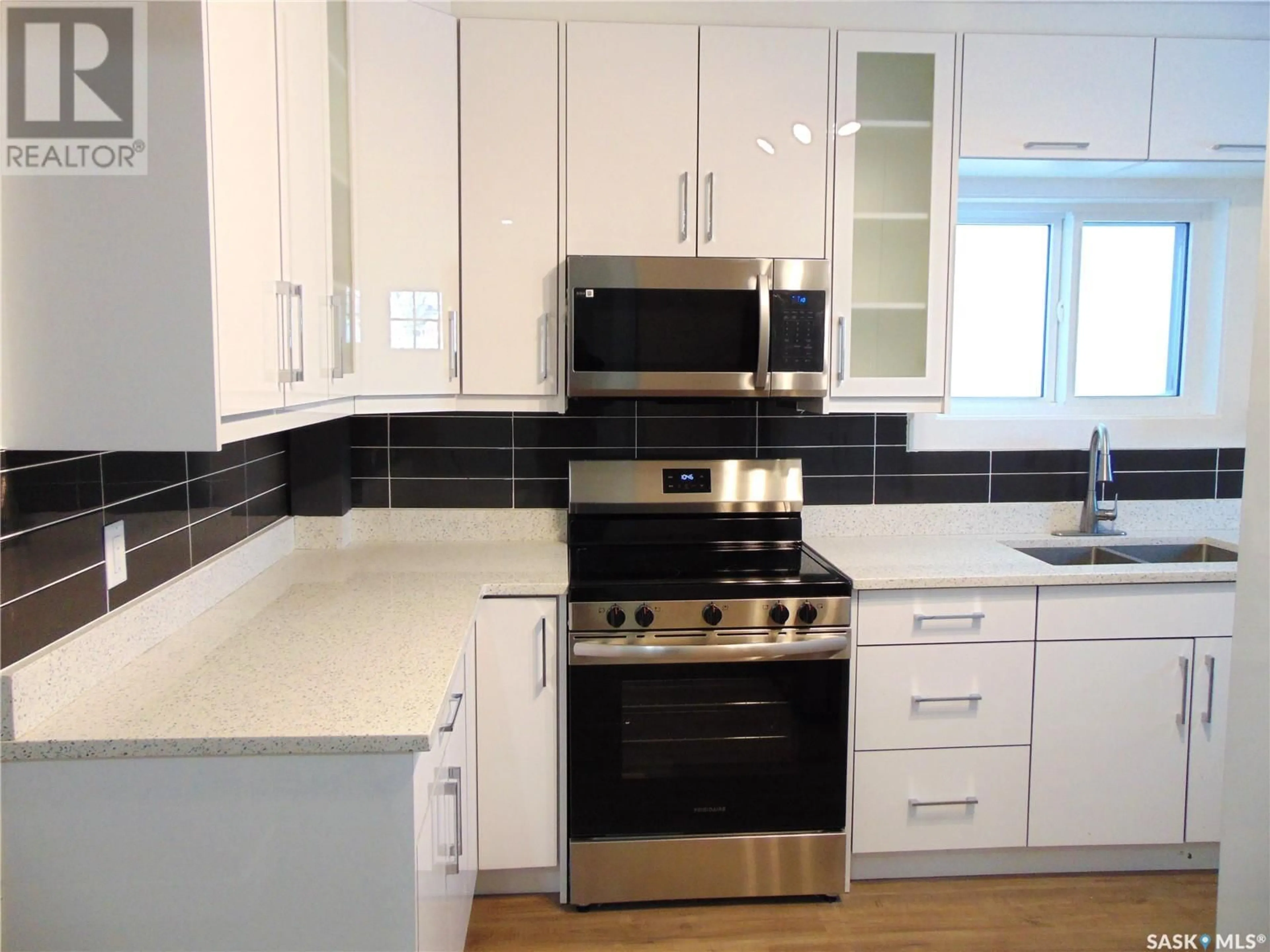 Unknown for 405 D AVENUE, Saskatoon Saskatchewan S7M1R3