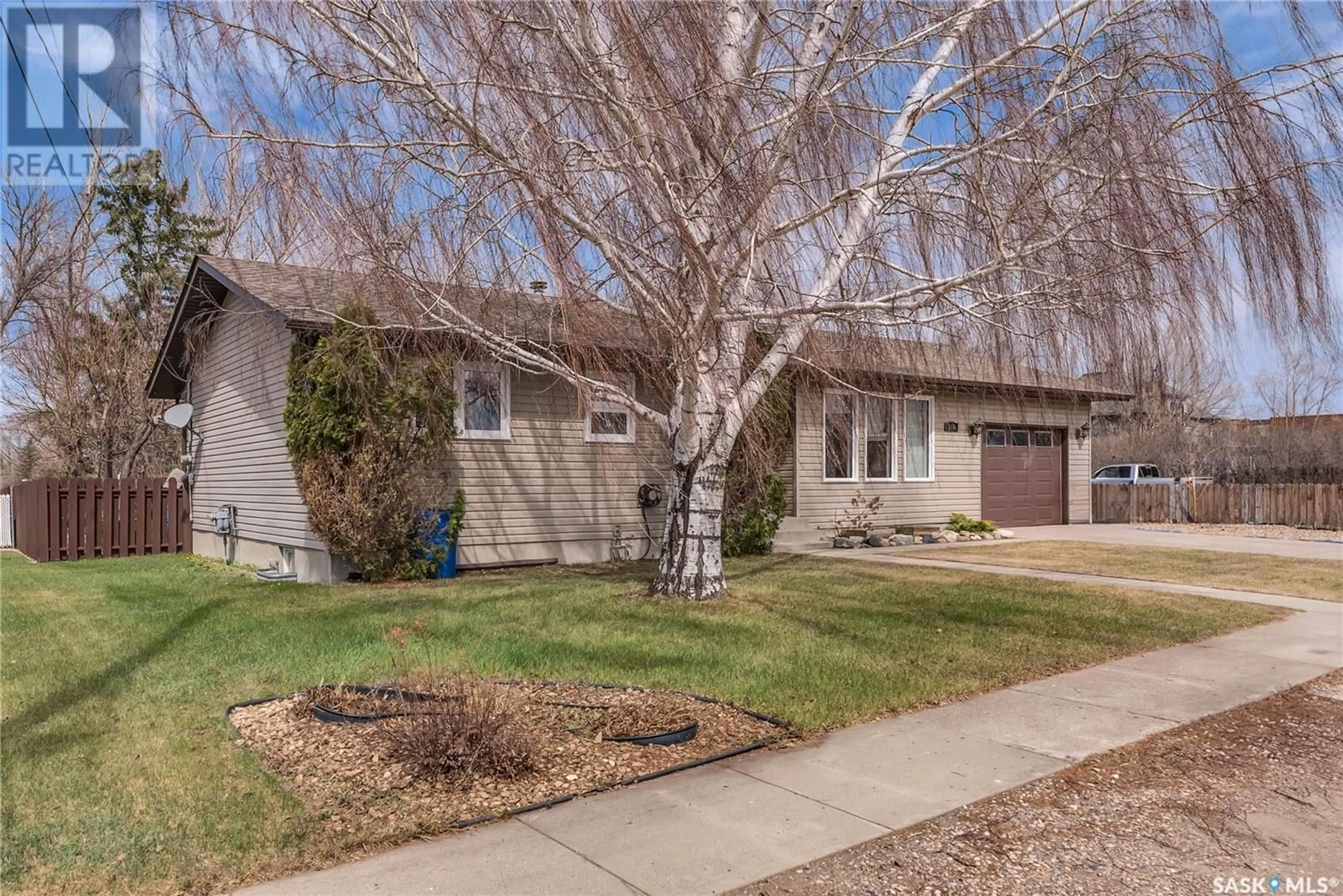 Home with vinyl exterior material, street for 506 SASKATCHEWAN STREET, Allan Saskatchewan S0K0C0