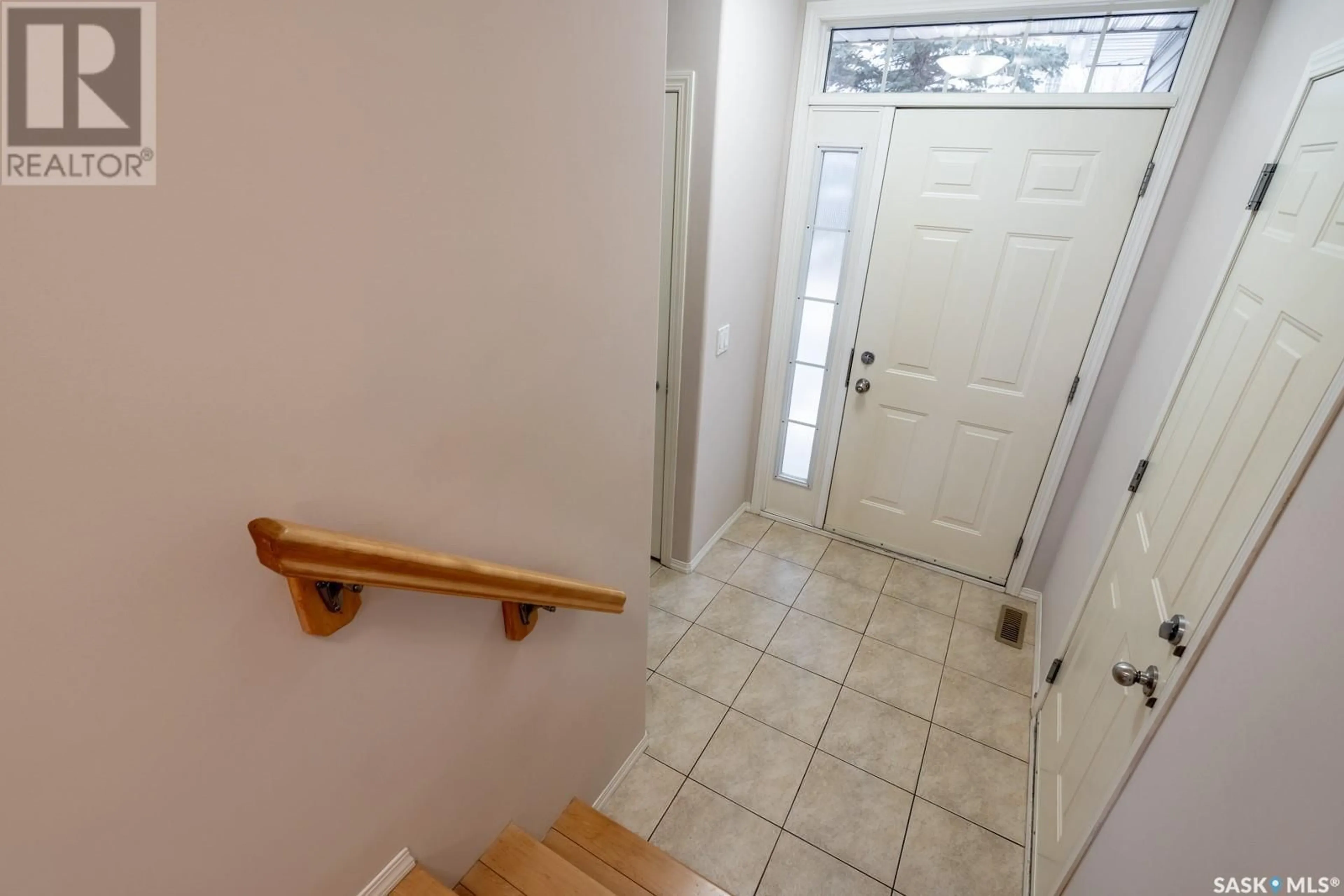 Indoor entryway for 2972 CRANBOURN CRESCENT, Regina Saskatchewan S4V3E4