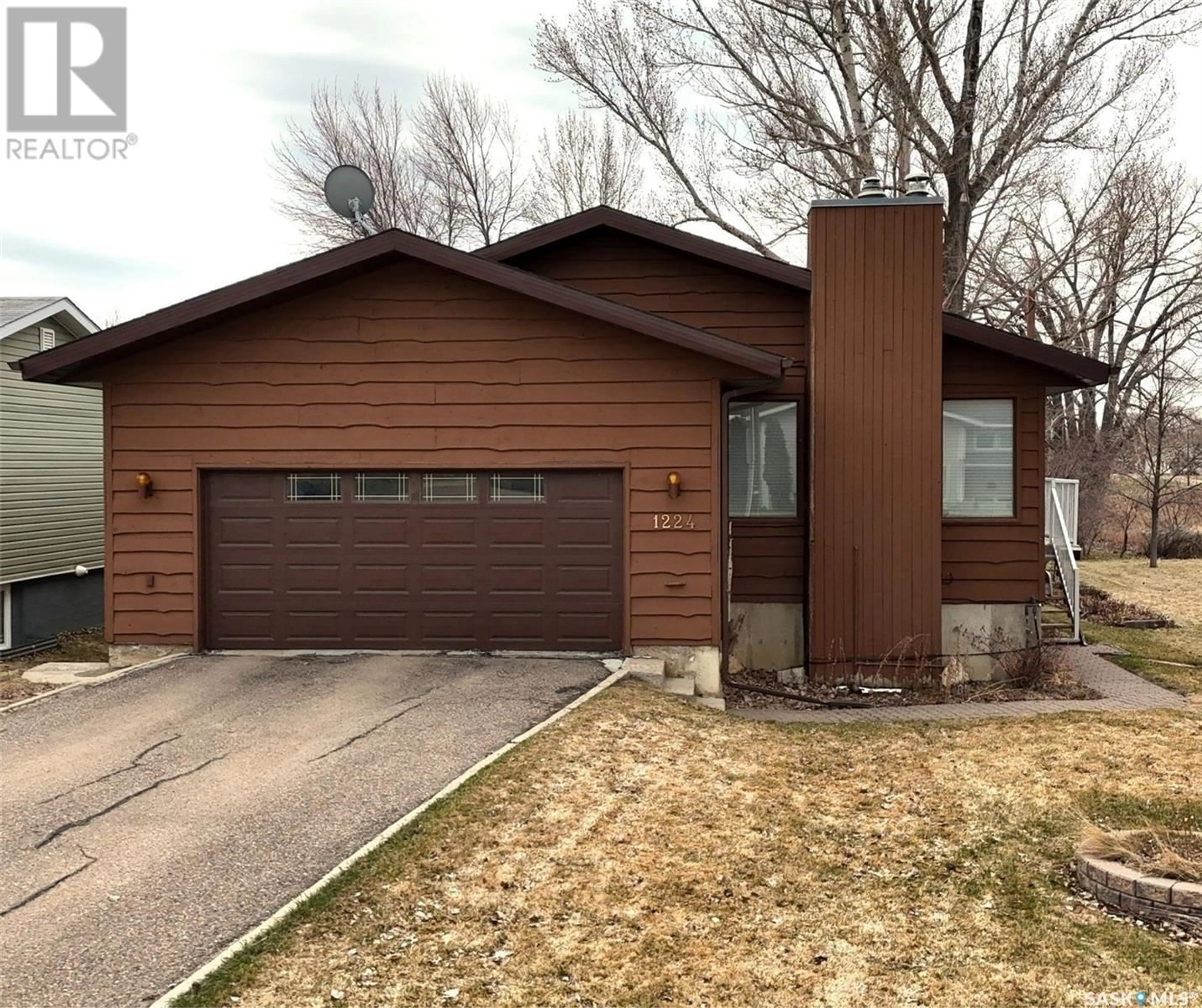 Home with vinyl exterior material, street for 1224 WALKER STREET, Swift Current Saskatchewan S9H1H2