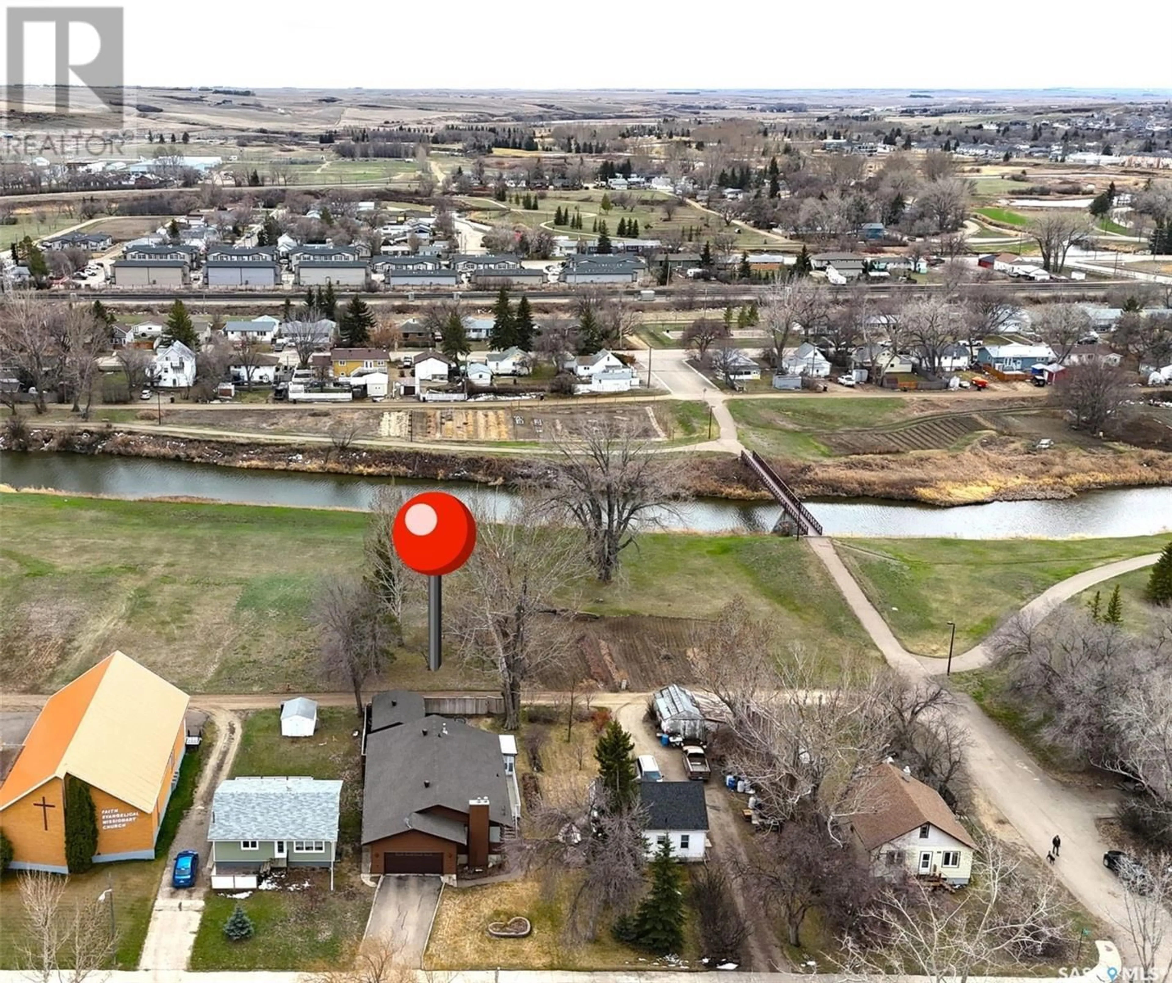 A pic from outside/outdoor area/front of a property/back of a property/a pic from drone, water/lake/river/ocean view for 1224 WALKER STREET, Swift Current Saskatchewan S9H1H2