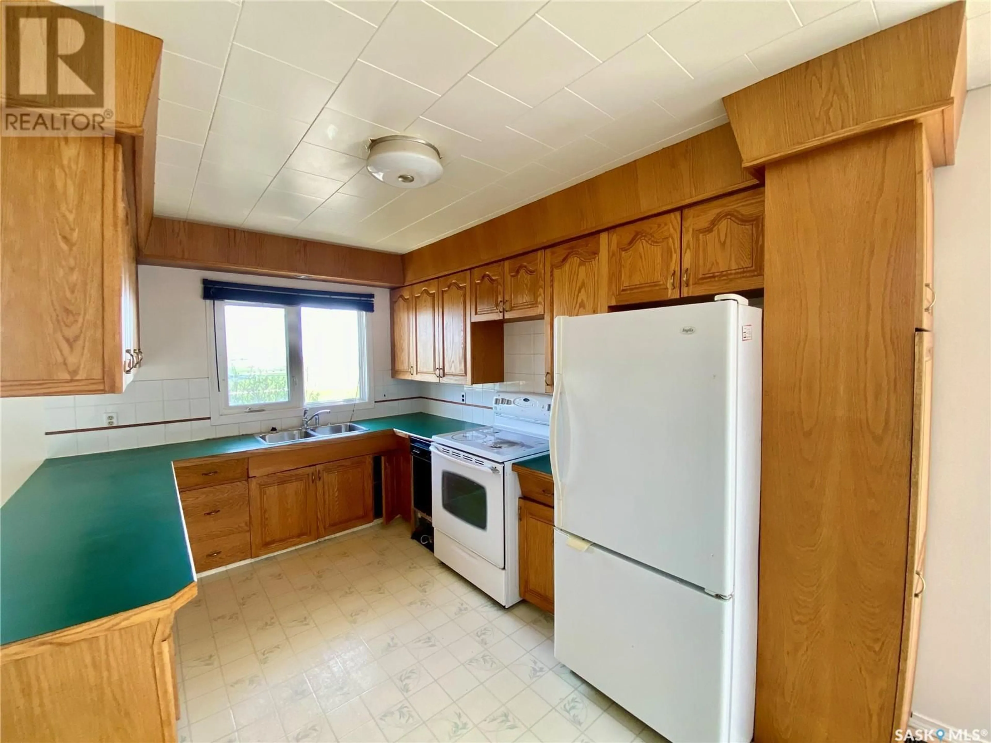 Standard kitchen, unknown for E - 320 2 STREET, Carnduff Saskatchewan S0C0S0