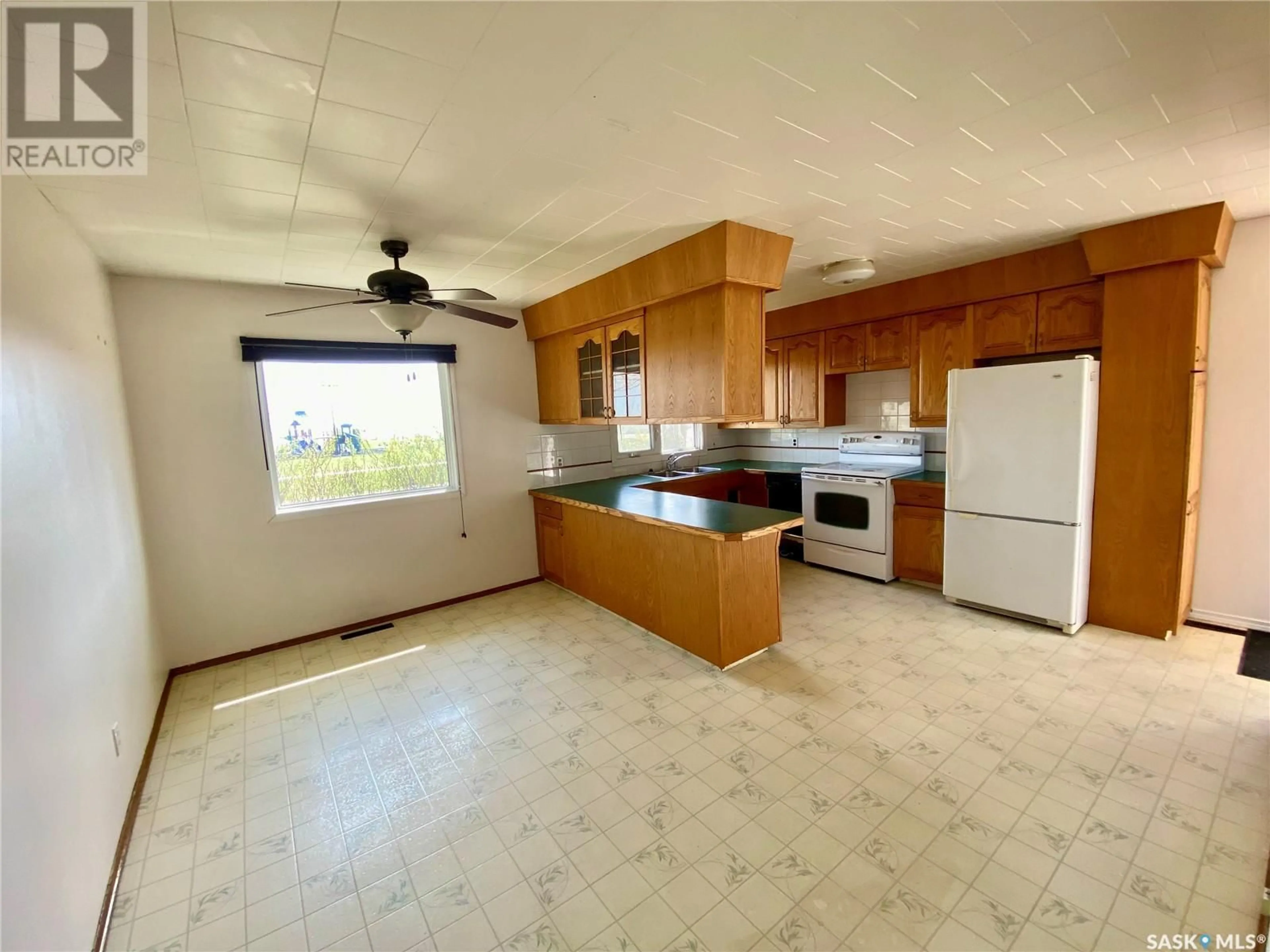 Unknown for E - 320 2 STREET, Carnduff Saskatchewan S0C0S0