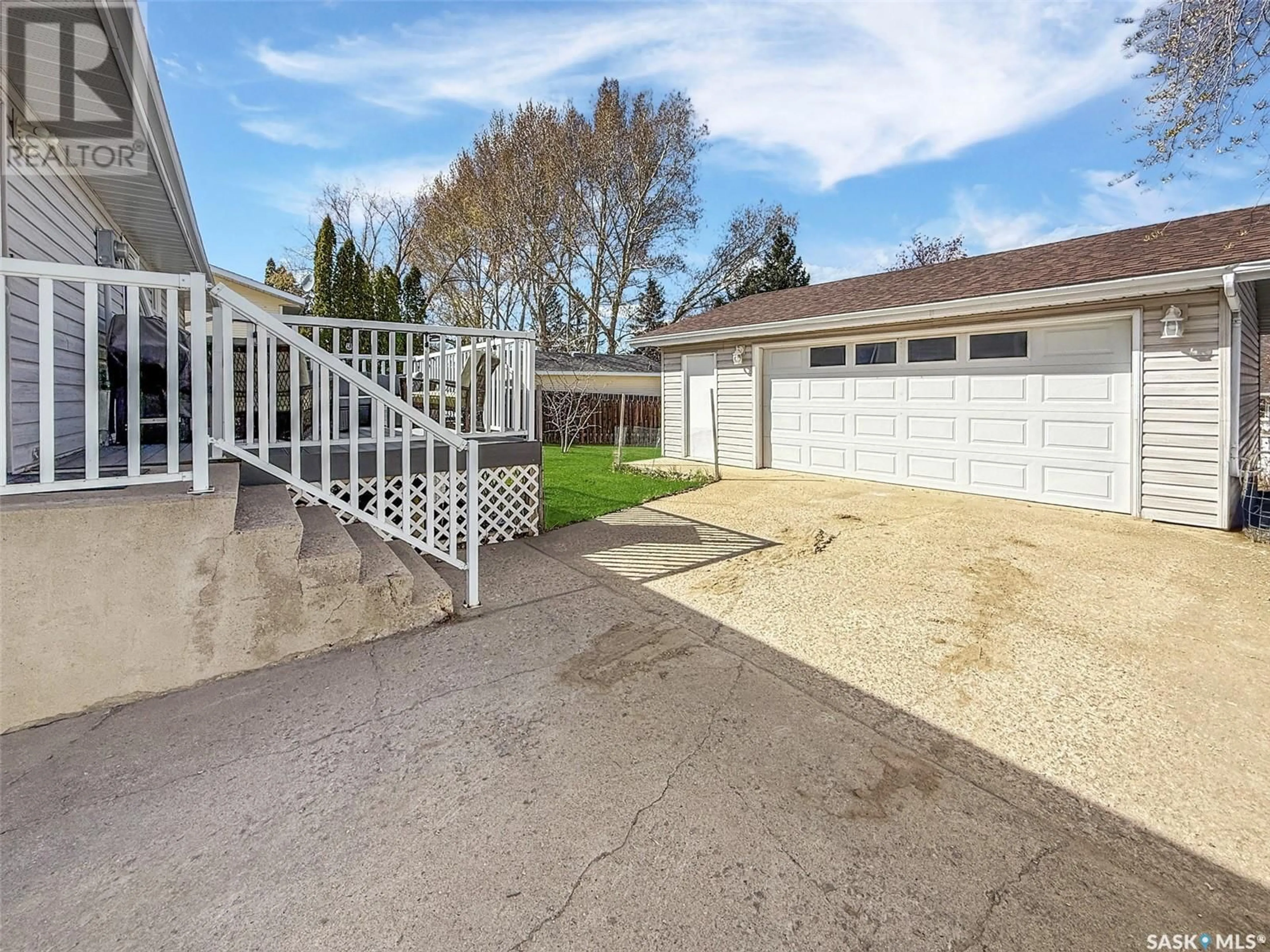 Indoor garage for 487 STEELE CRESCENT, Swift Current Saskatchewan S9H4P8