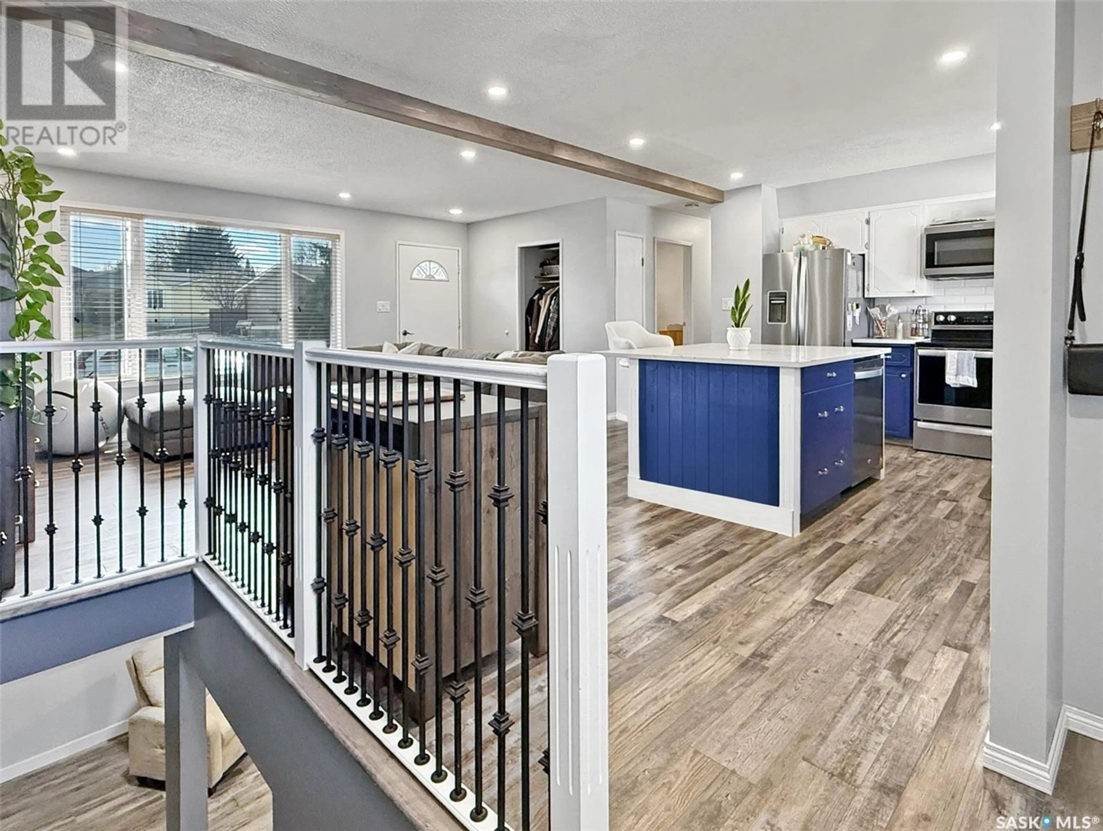 Open concept kitchen, unknown for 487 STEELE CRESCENT, Swift Current Saskatchewan S9H4P8