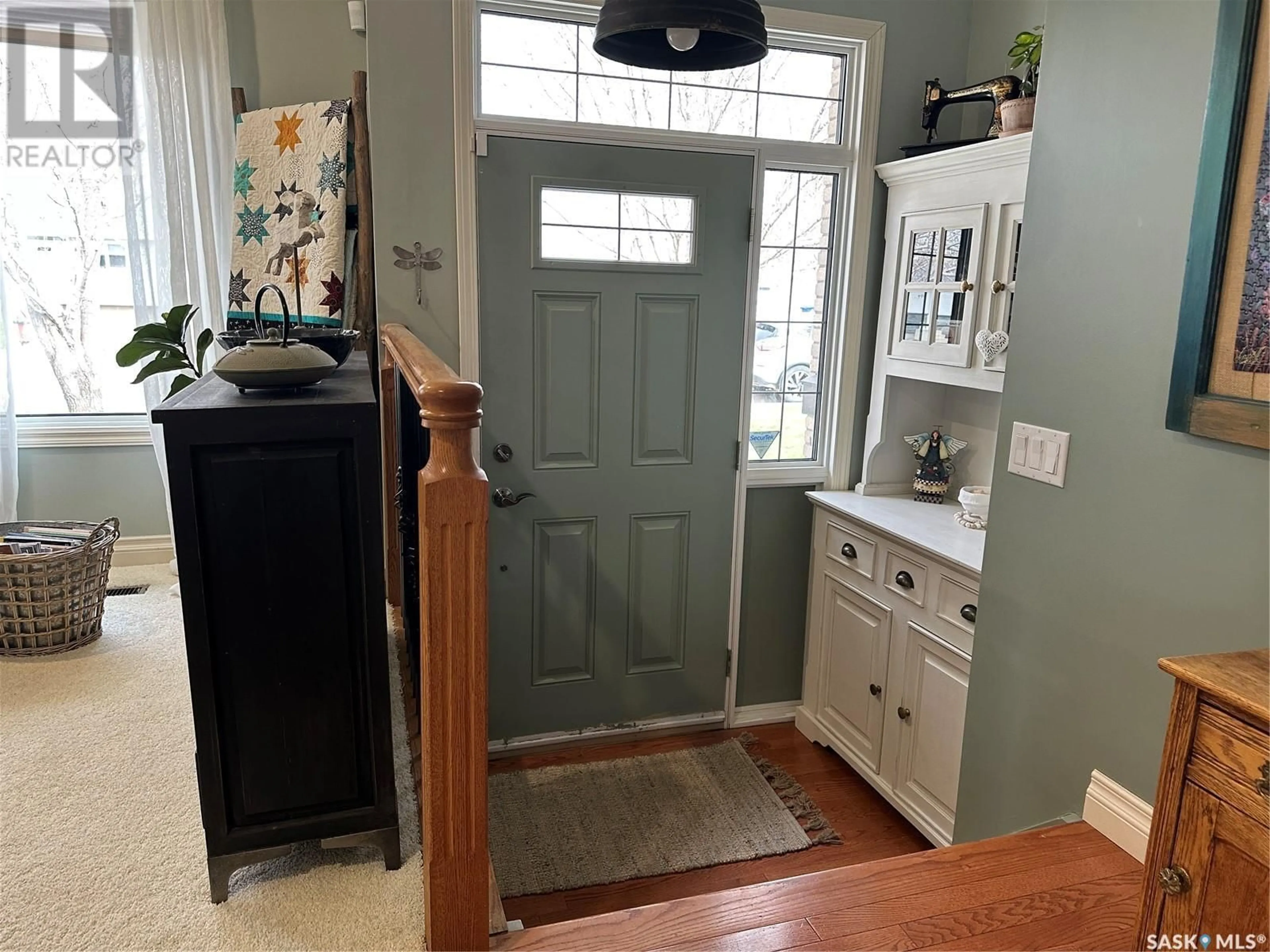 Indoor entryway for 612 STAVELEY CRESCENT, Weyburn Saskatchewan S4H2T6