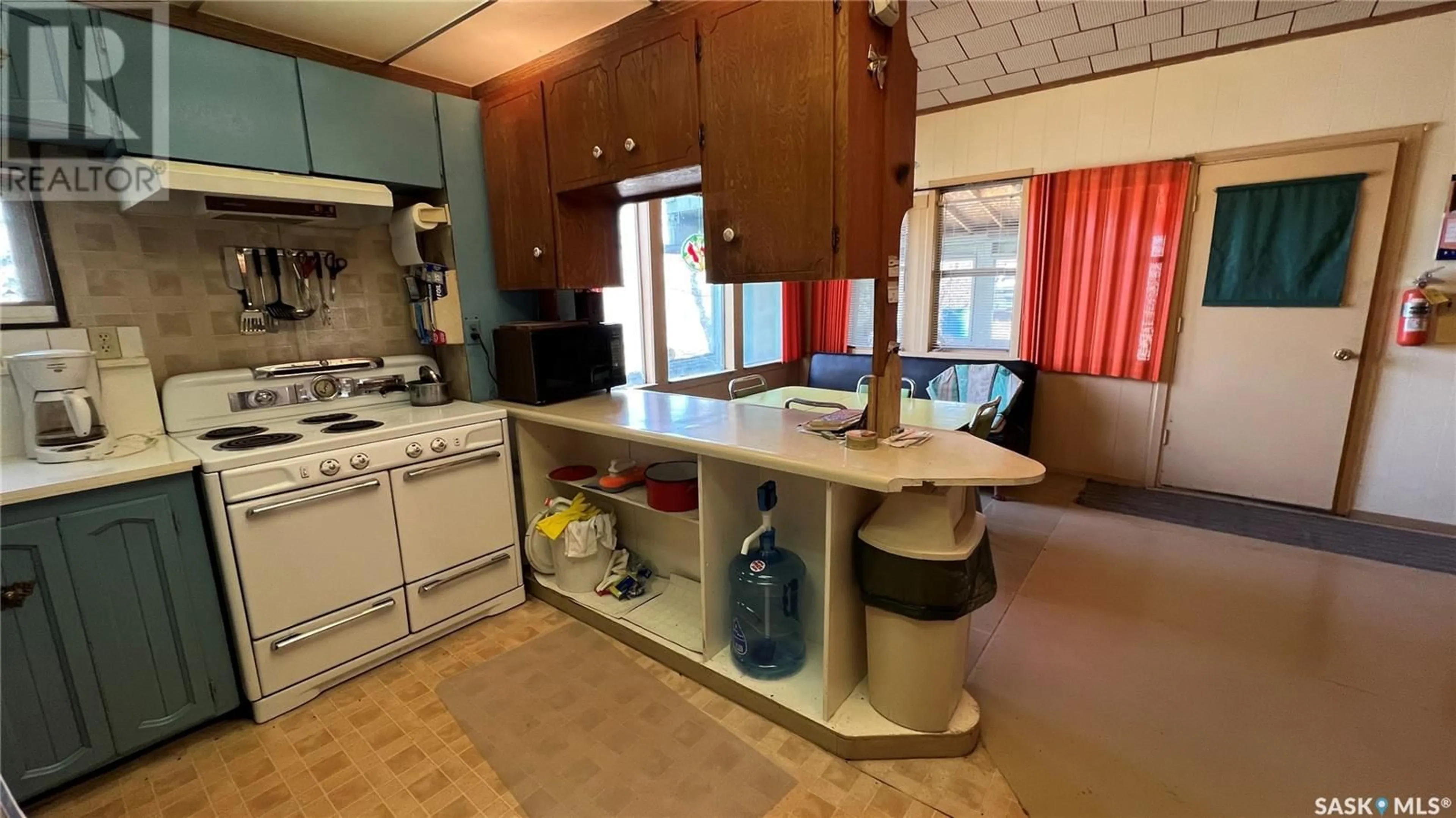 Standard kitchen, ceramic/tile floor for 3500 NICKORICK BEACH, Wakaw Lake Saskatchewan S0K4P0