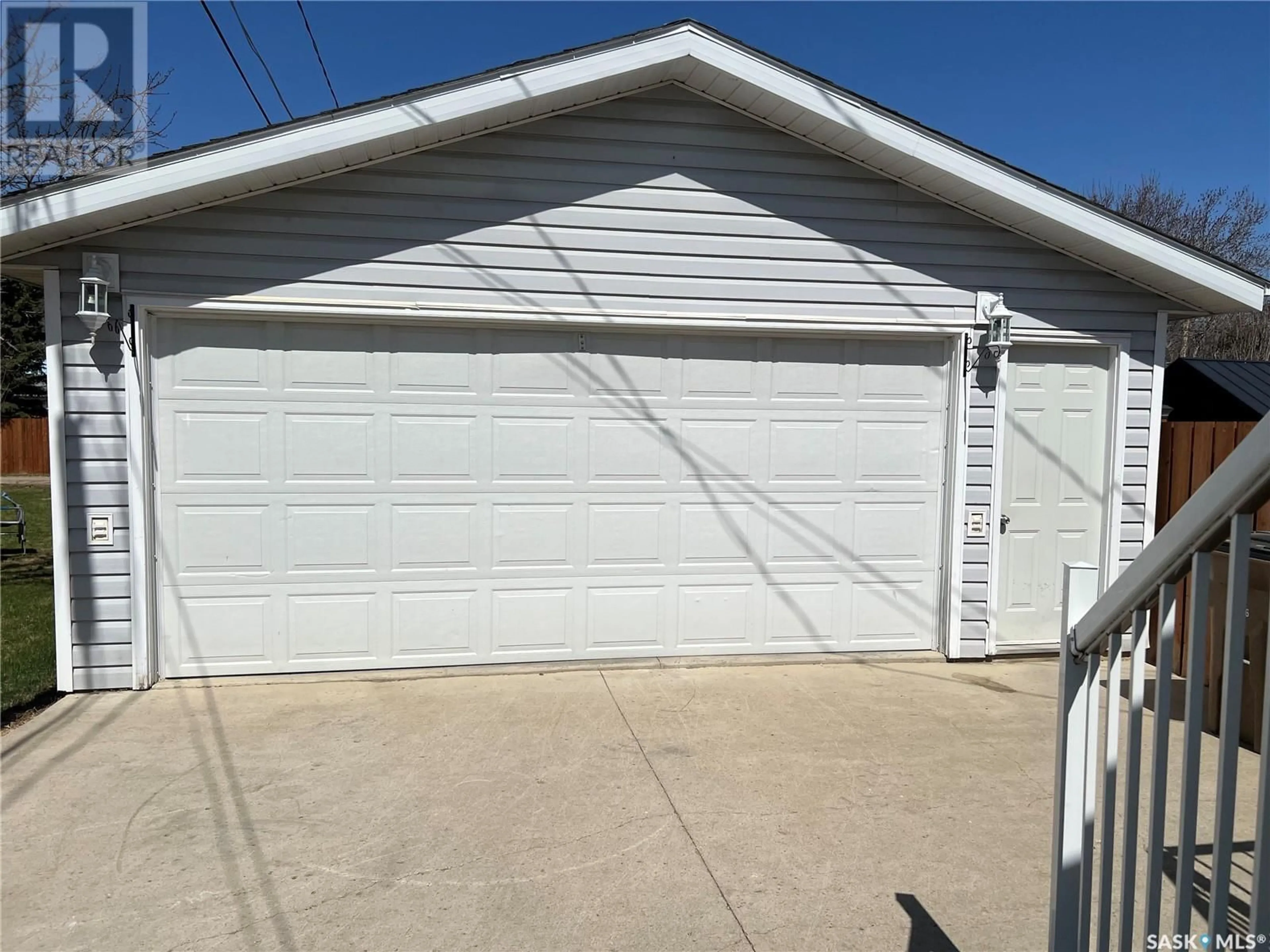 Indoor garage for 220 ELM STREET, Porcupine Plain Saskatchewan S0E1H0