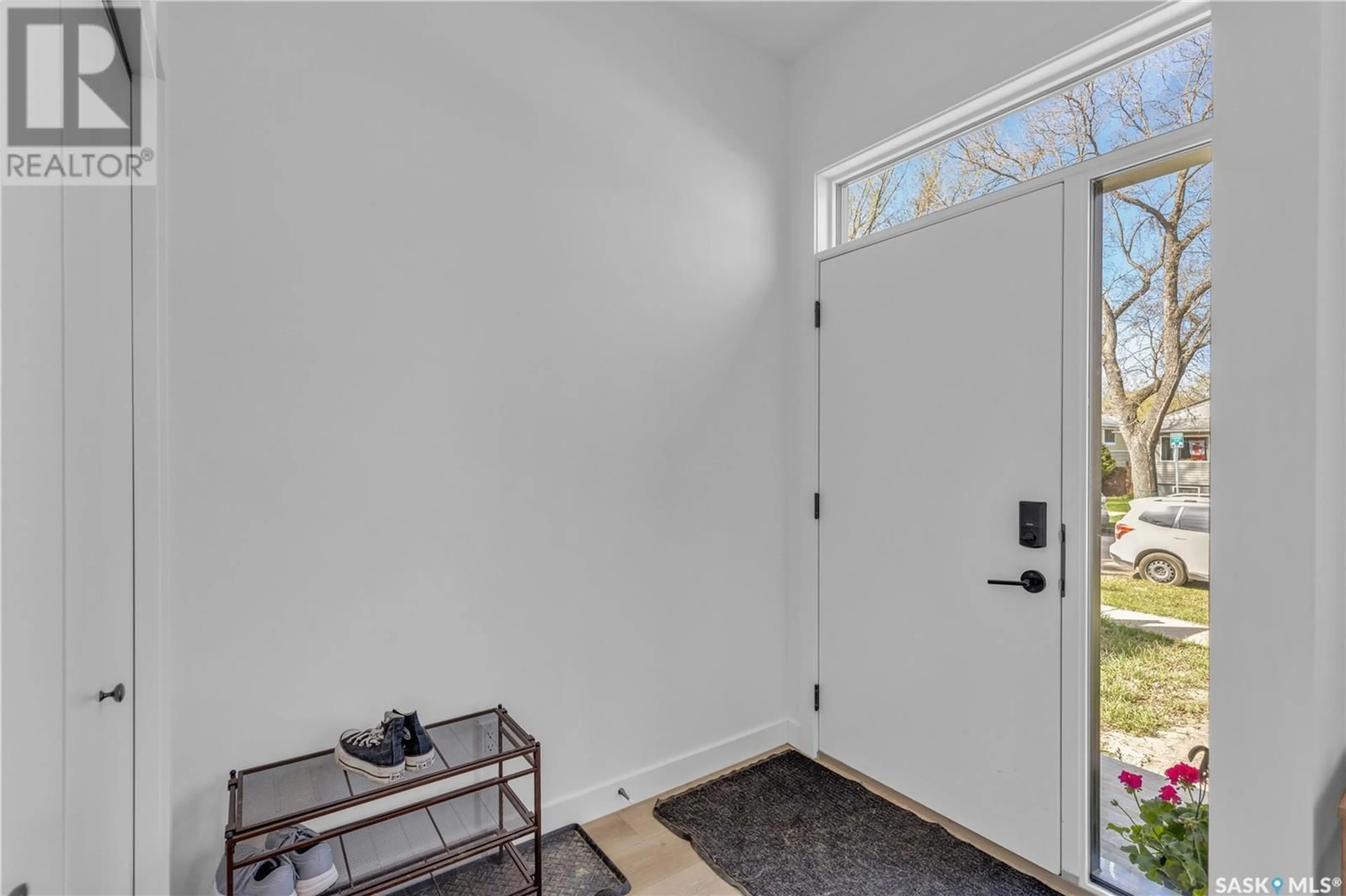 Indoor entryway for 1603 COY AVENUE, Saskatoon Saskatchewan S7M0H5