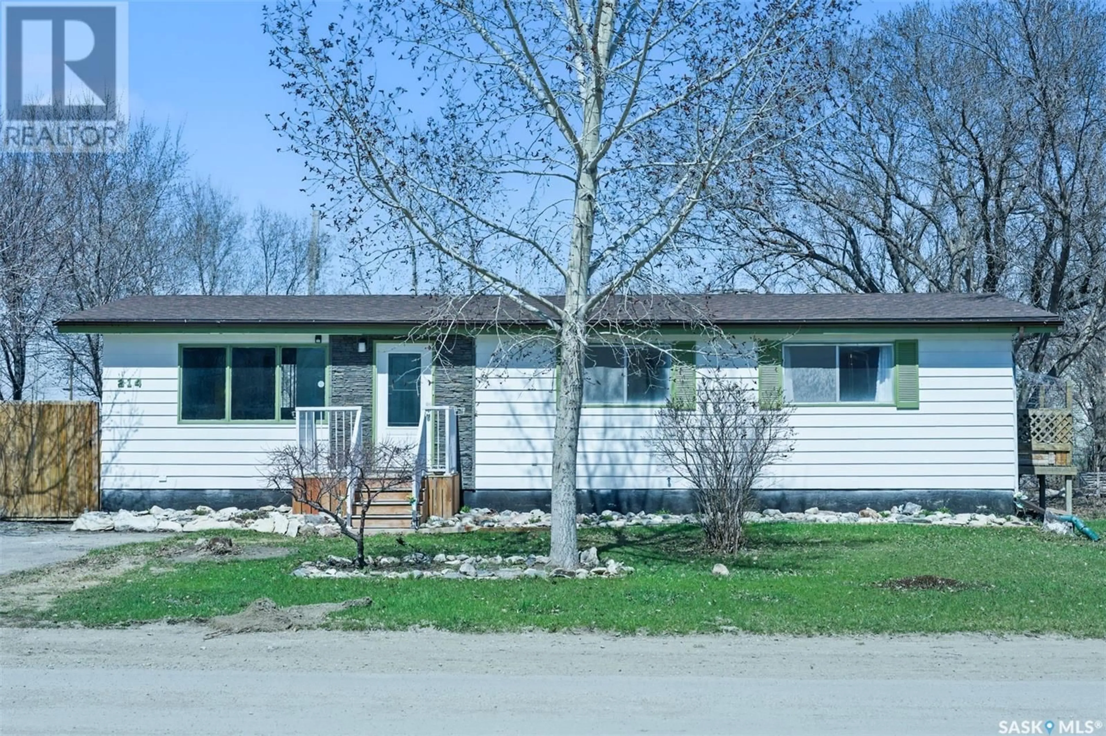 Home with vinyl exterior material, street for 214 DRAKE AVENUE, Viscount Saskatchewan S0K4M0