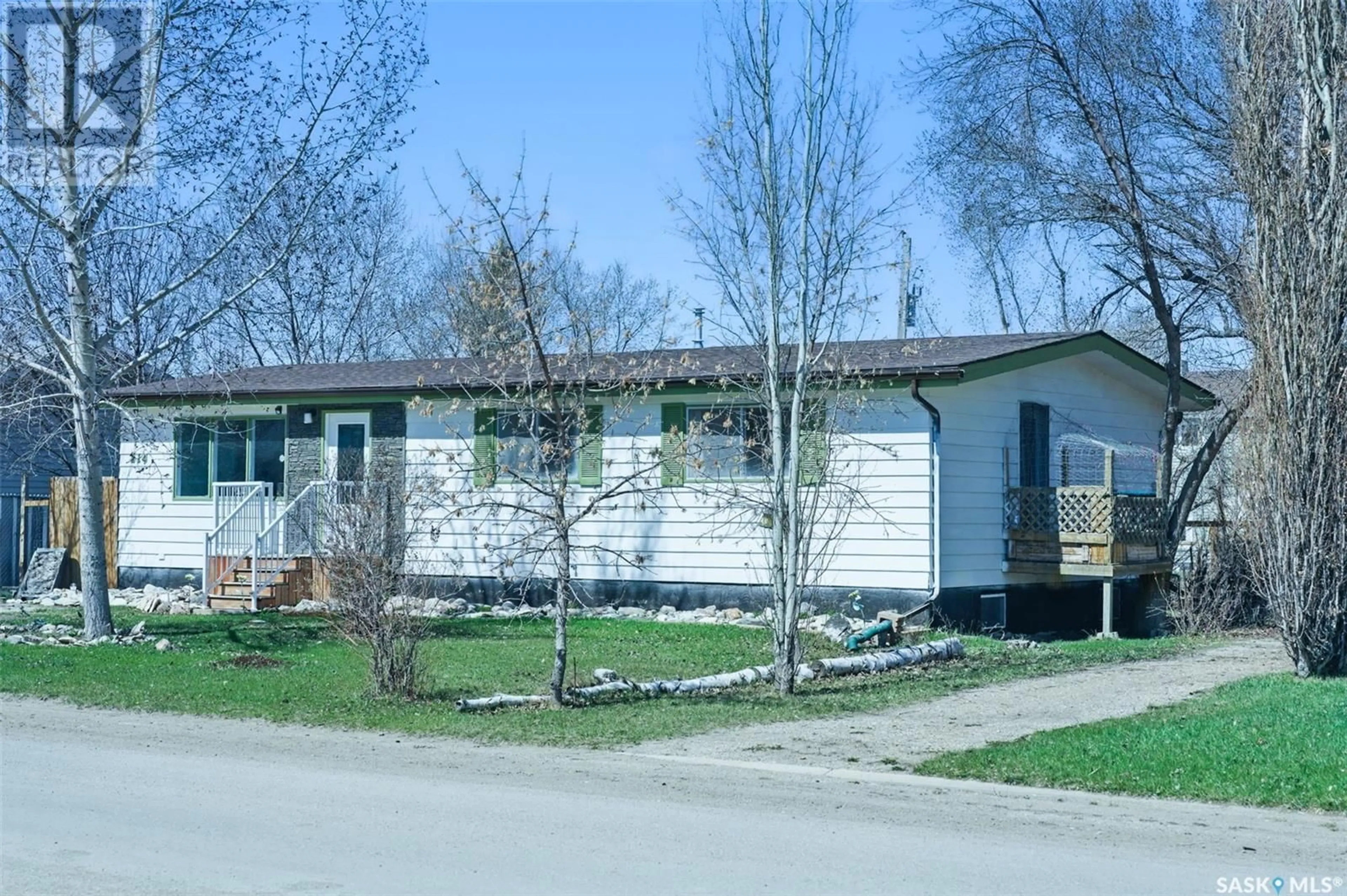 Home with vinyl exterior material, street for 214 DRAKE AVENUE, Viscount Saskatchewan S0K4M0