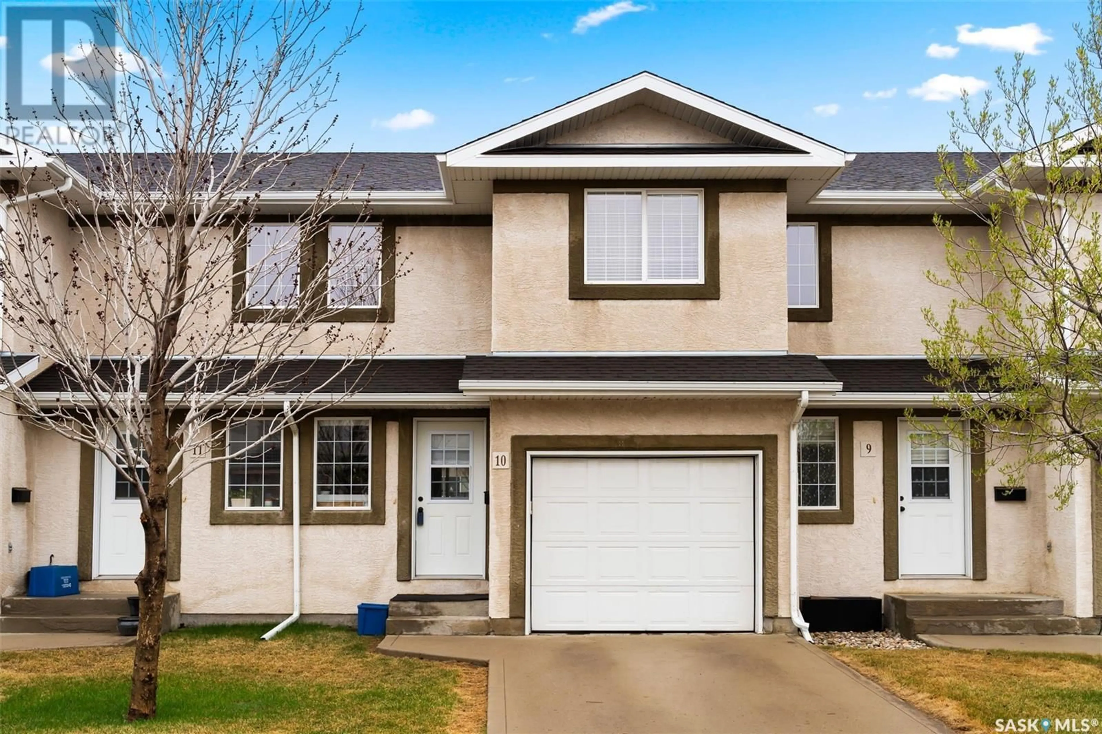 Home with vinyl exterior material, street for 4101 - 10 PRESTON CRESCENT, Regina Saskatchewan S4X0G3
