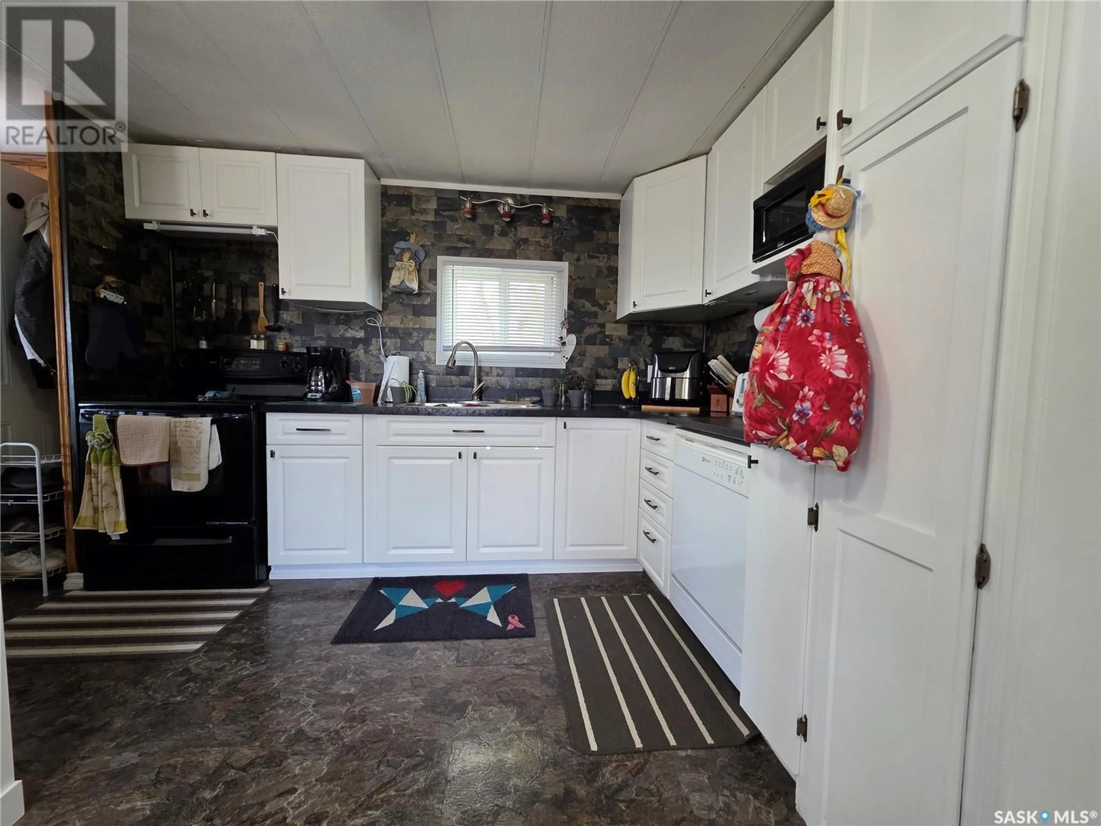 Standard kitchen, ceramic/tile floor for 29 701 11TH AVENUE NW, Swift Current Saskatchewan S9H4M5