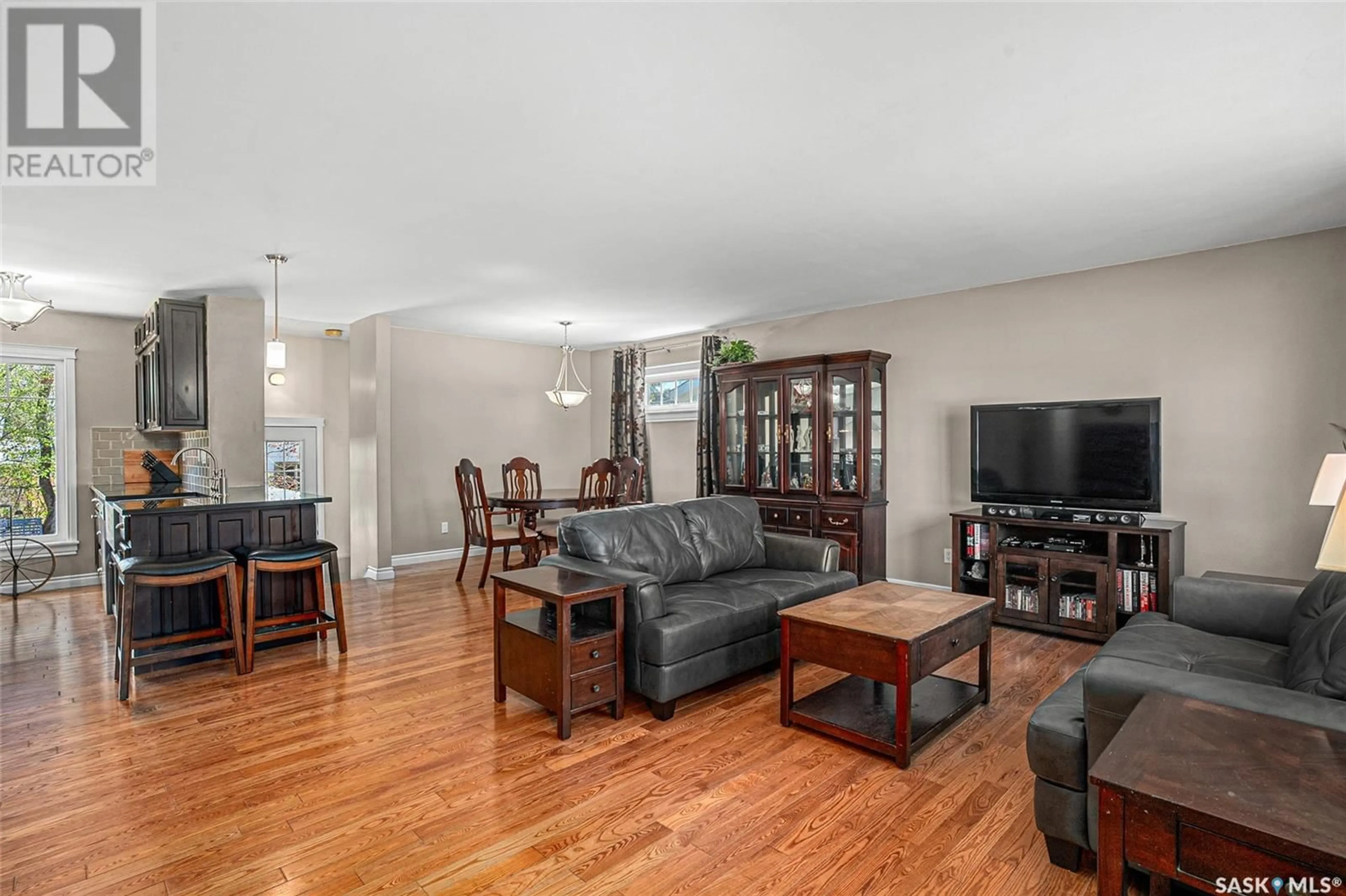 Living room with furniture, wood/laminate floor for 533 DALHOUSIE CRESCENT, Saskatoon Saskatchewan S7H3S5