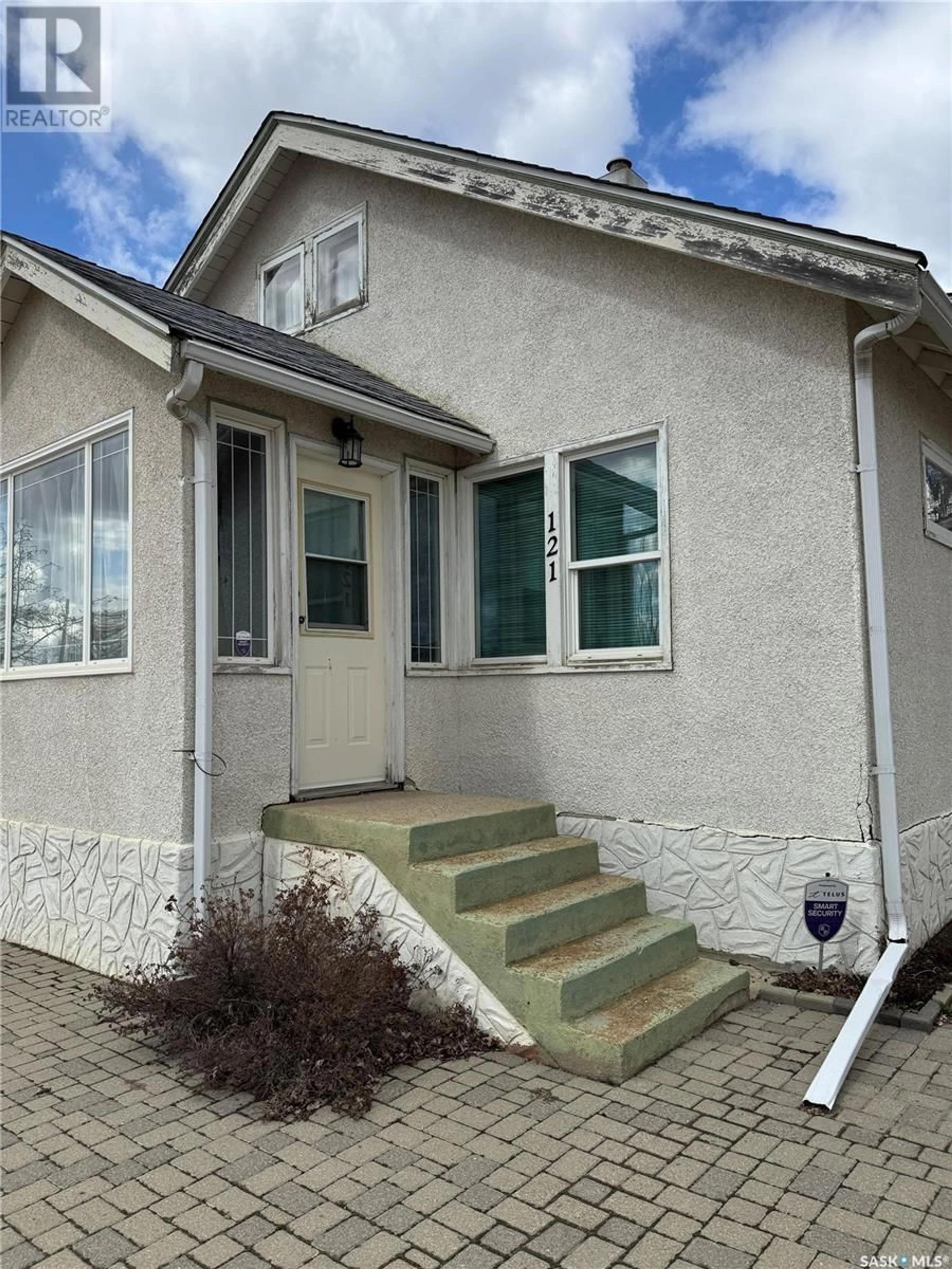 Home with vinyl exterior material, street for 121 2ND AVENUE, Biggar Saskatchewan S0K0M0