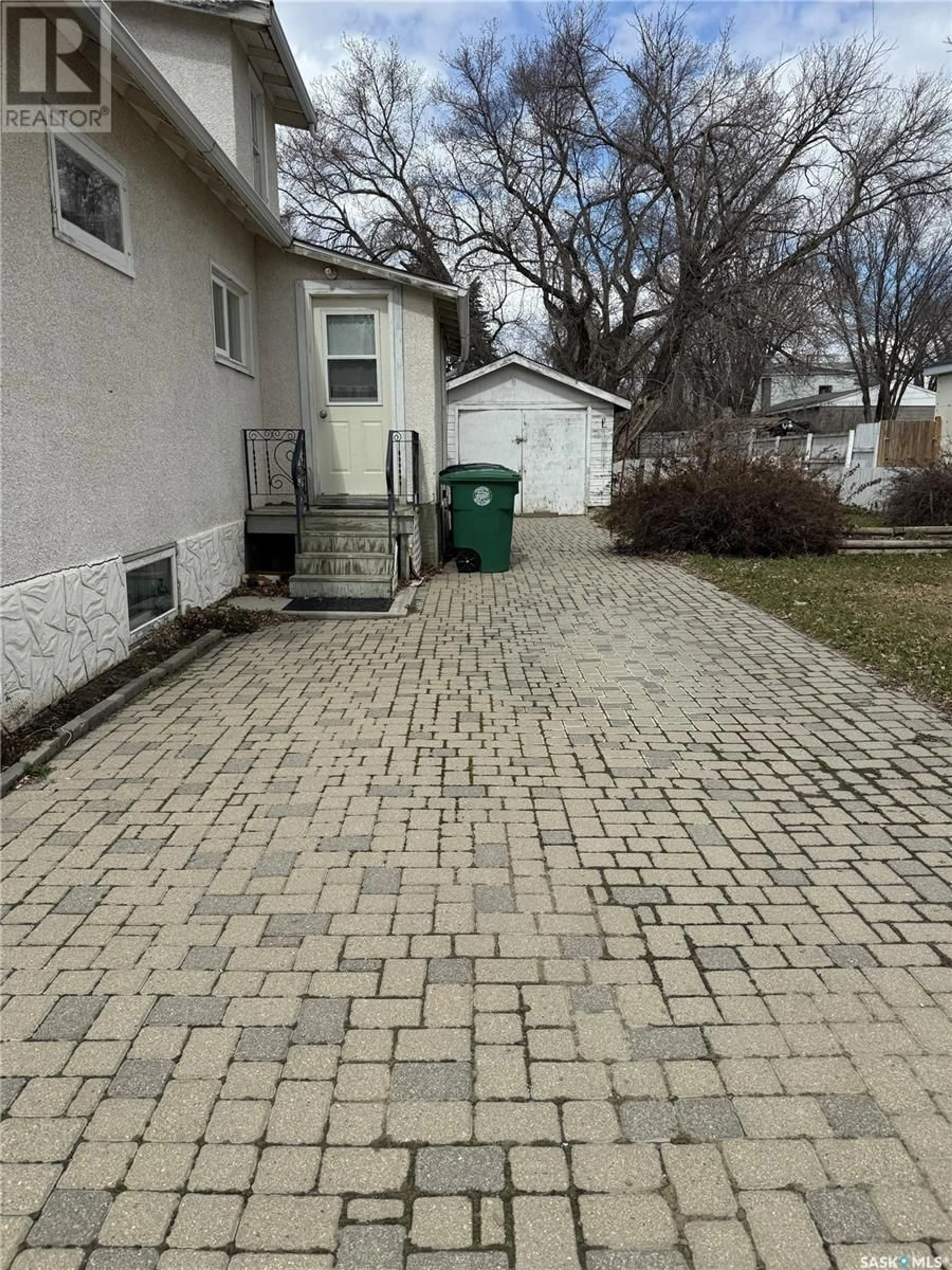 Patio, street for 121 2ND AVENUE, Biggar Saskatchewan S0K0M0