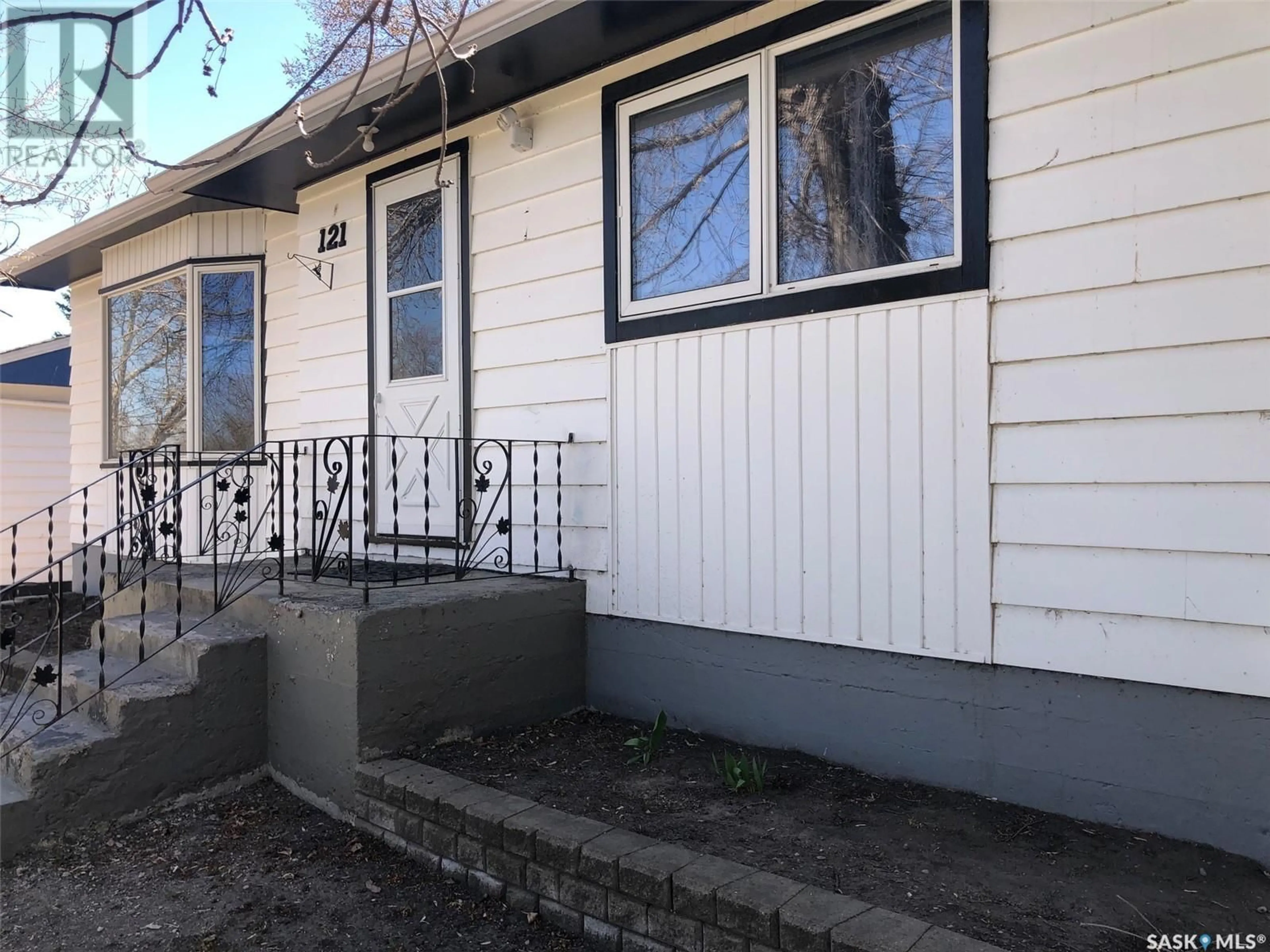 Home with vinyl exterior material, street for 121 CHARTER AVENUE, Canora Saskatchewan S0A0L0