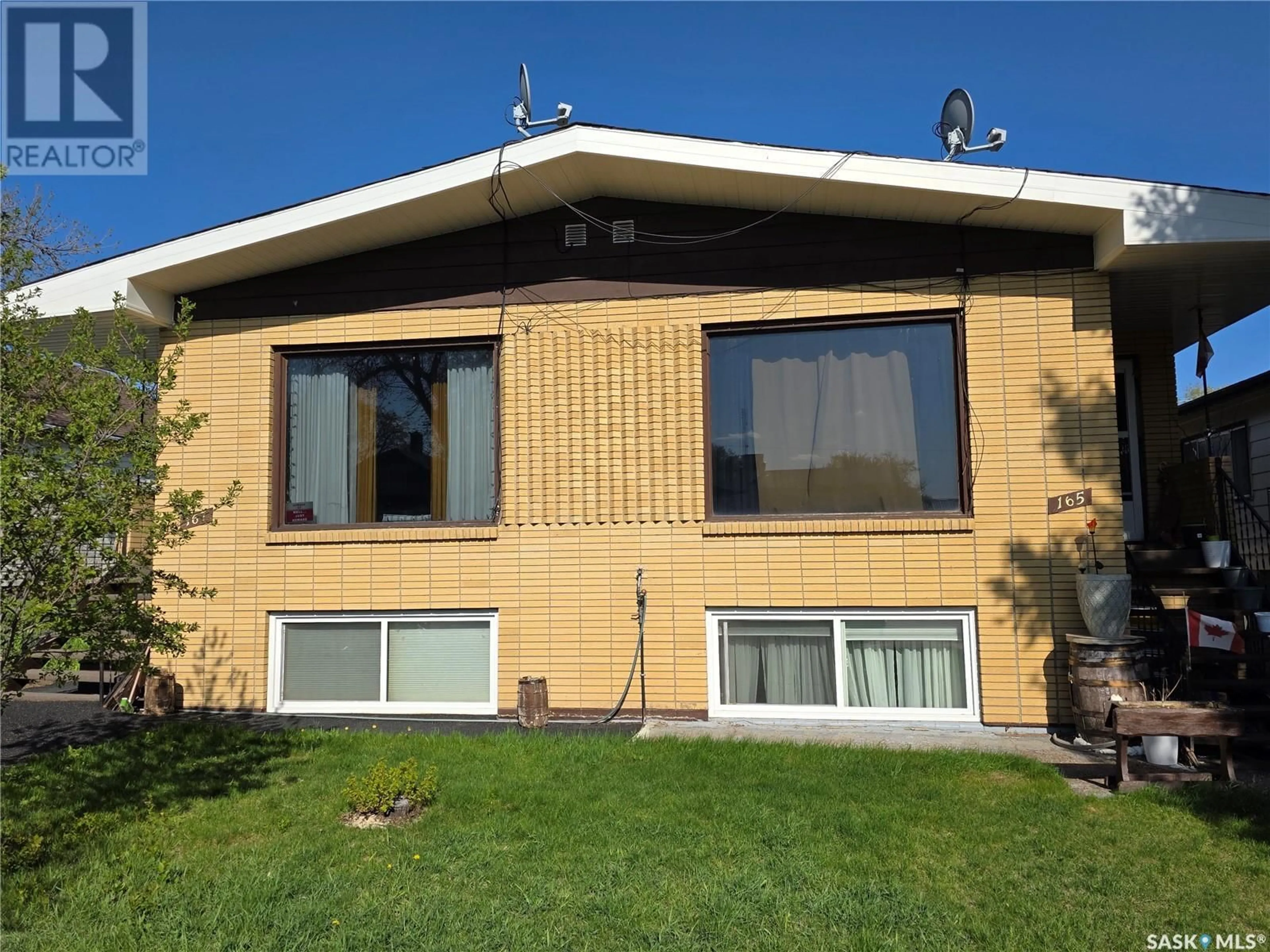 Home with vinyl exterior material, building for 167 4TH AVENUE, Swift Current Saskatchewan S9H2J3